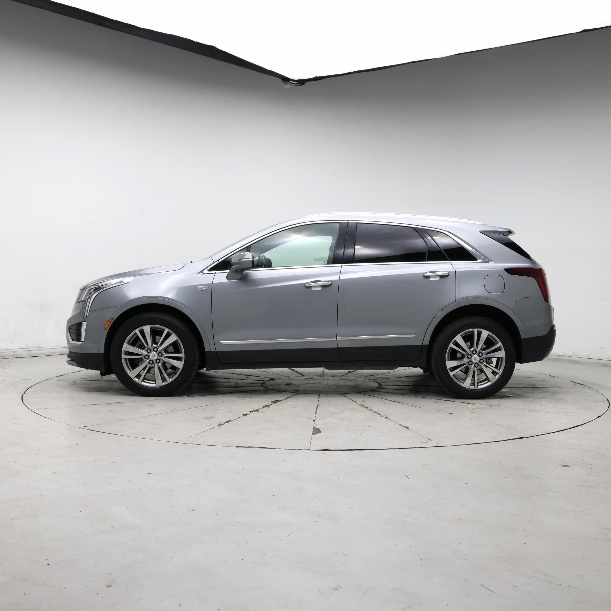 Thumbnail: 2024 Cadillac XT5 - 3