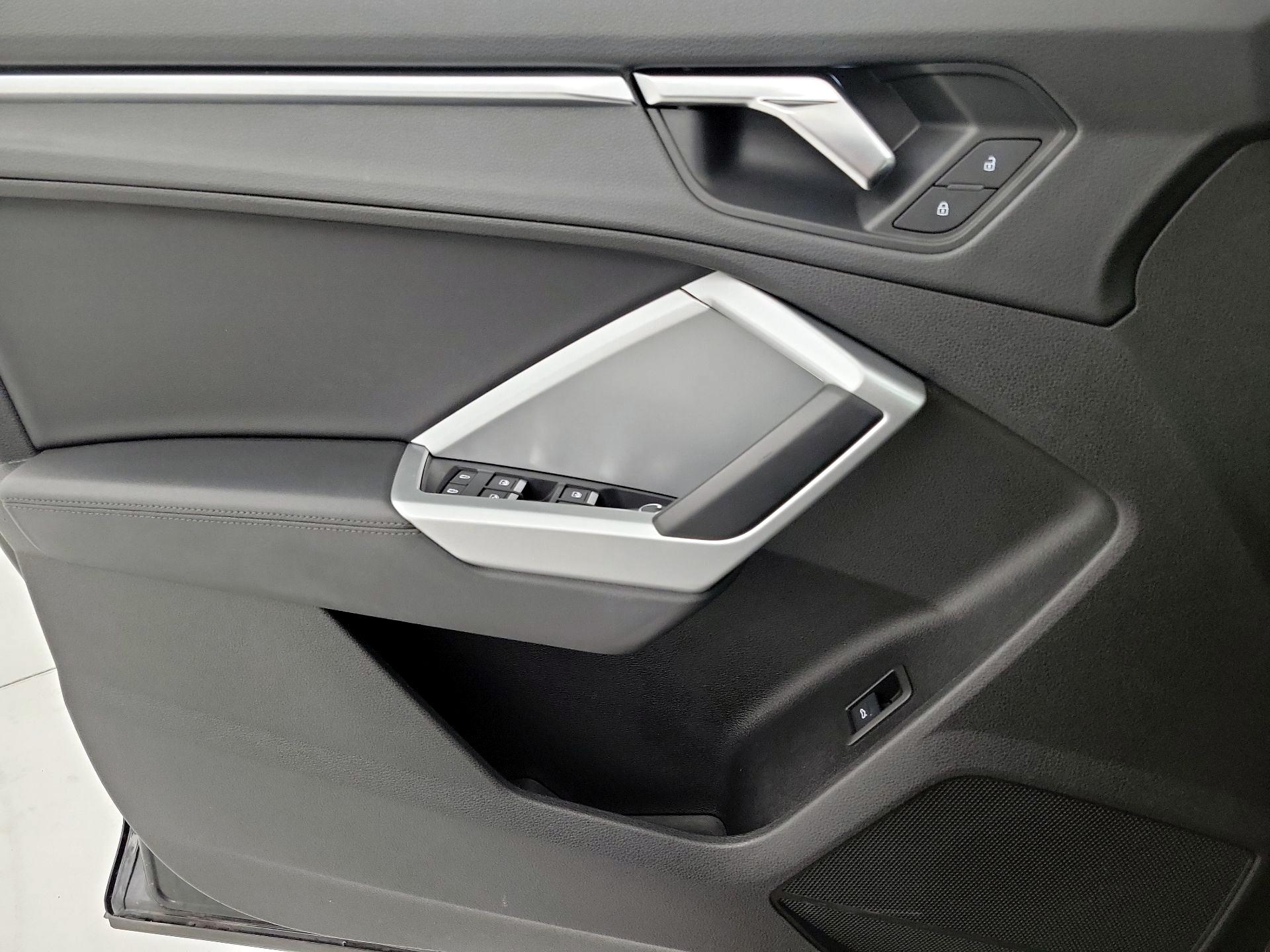 Thumbnail: 2019 Audi Q3 - 12