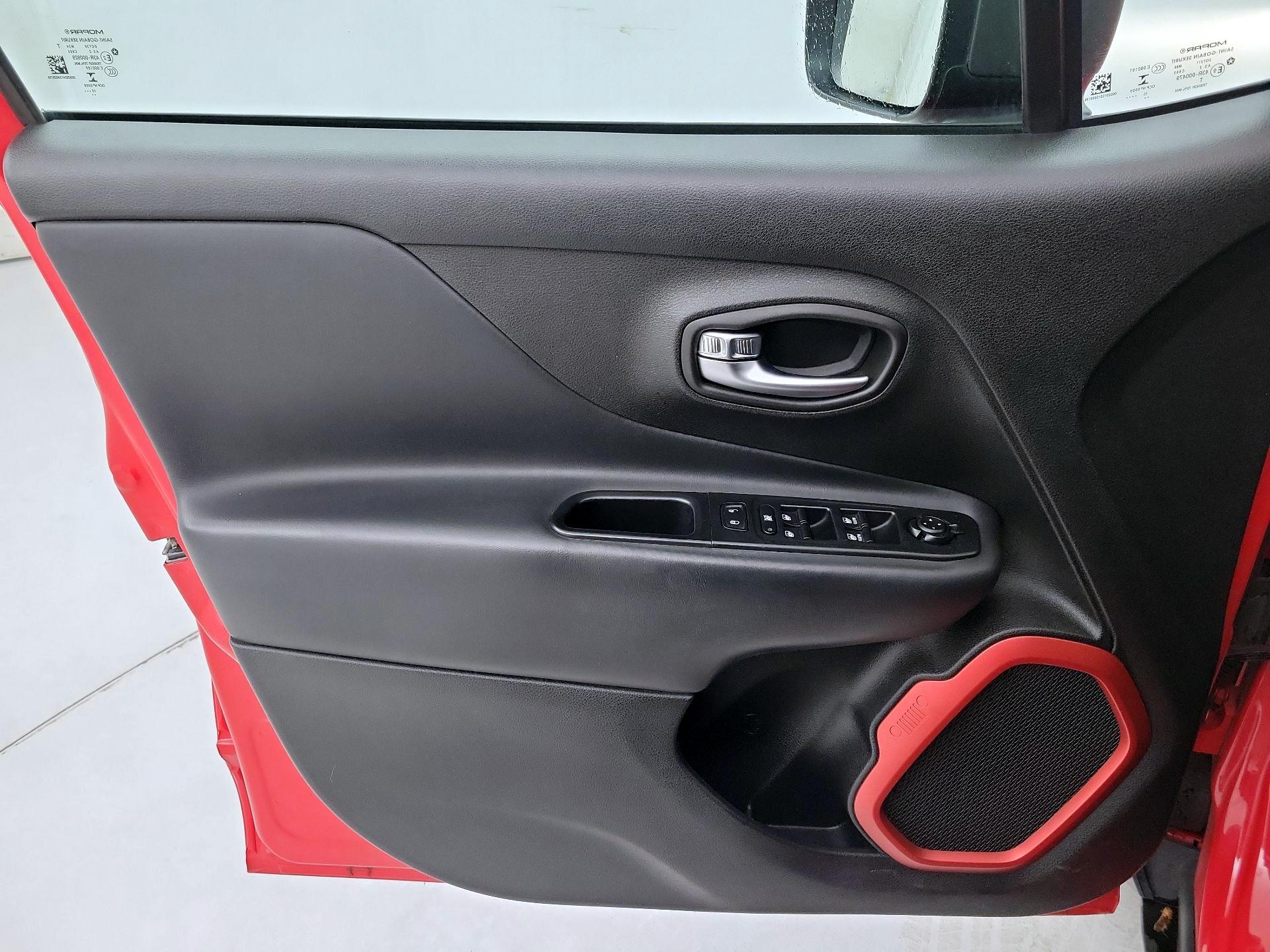 Thumbnail: 2016 Jeep Renegade - 12