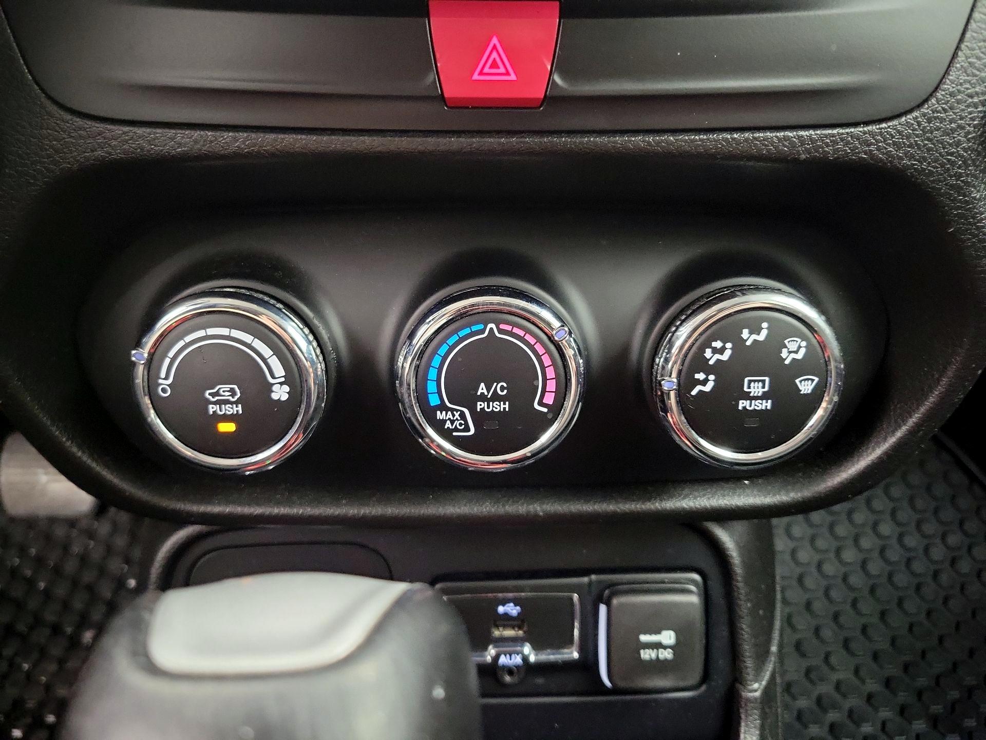 Thumbnail: 2016 Jeep Renegade - 16