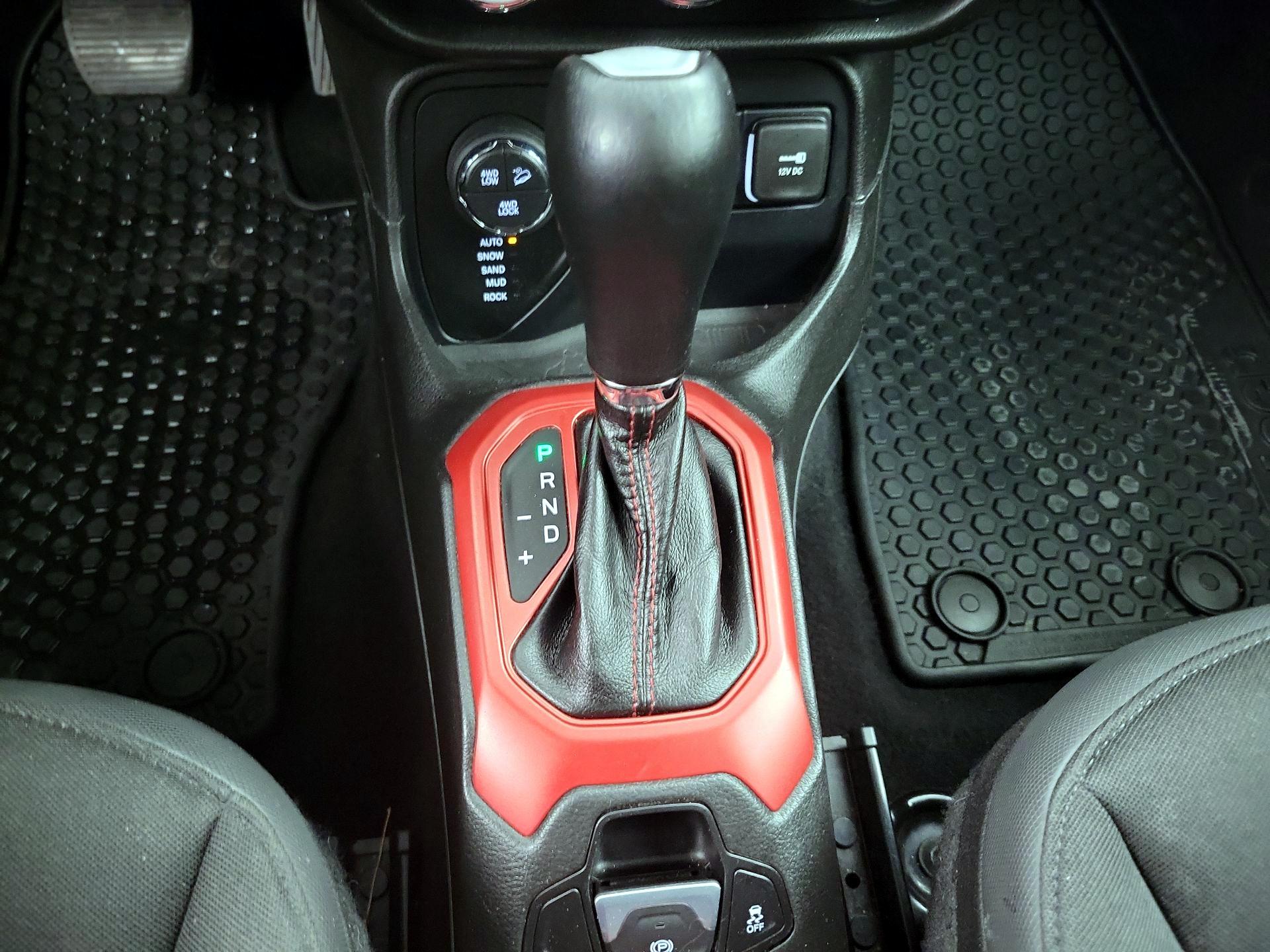 Thumbnail: 2016 Jeep Renegade - 17