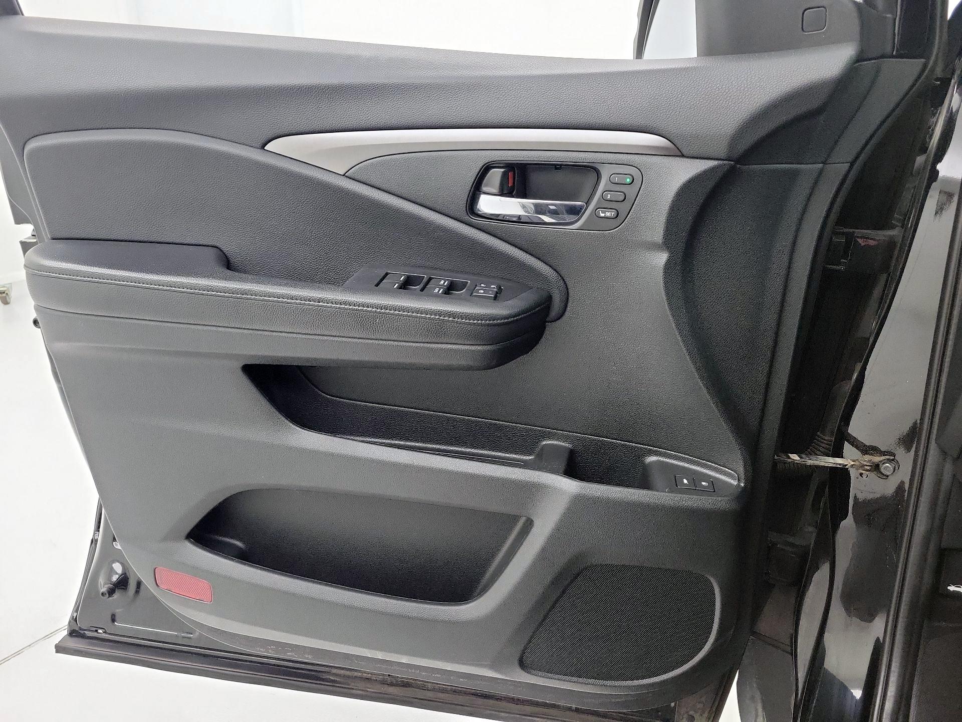 Thumbnail: 2019 Honda Pilot - 12