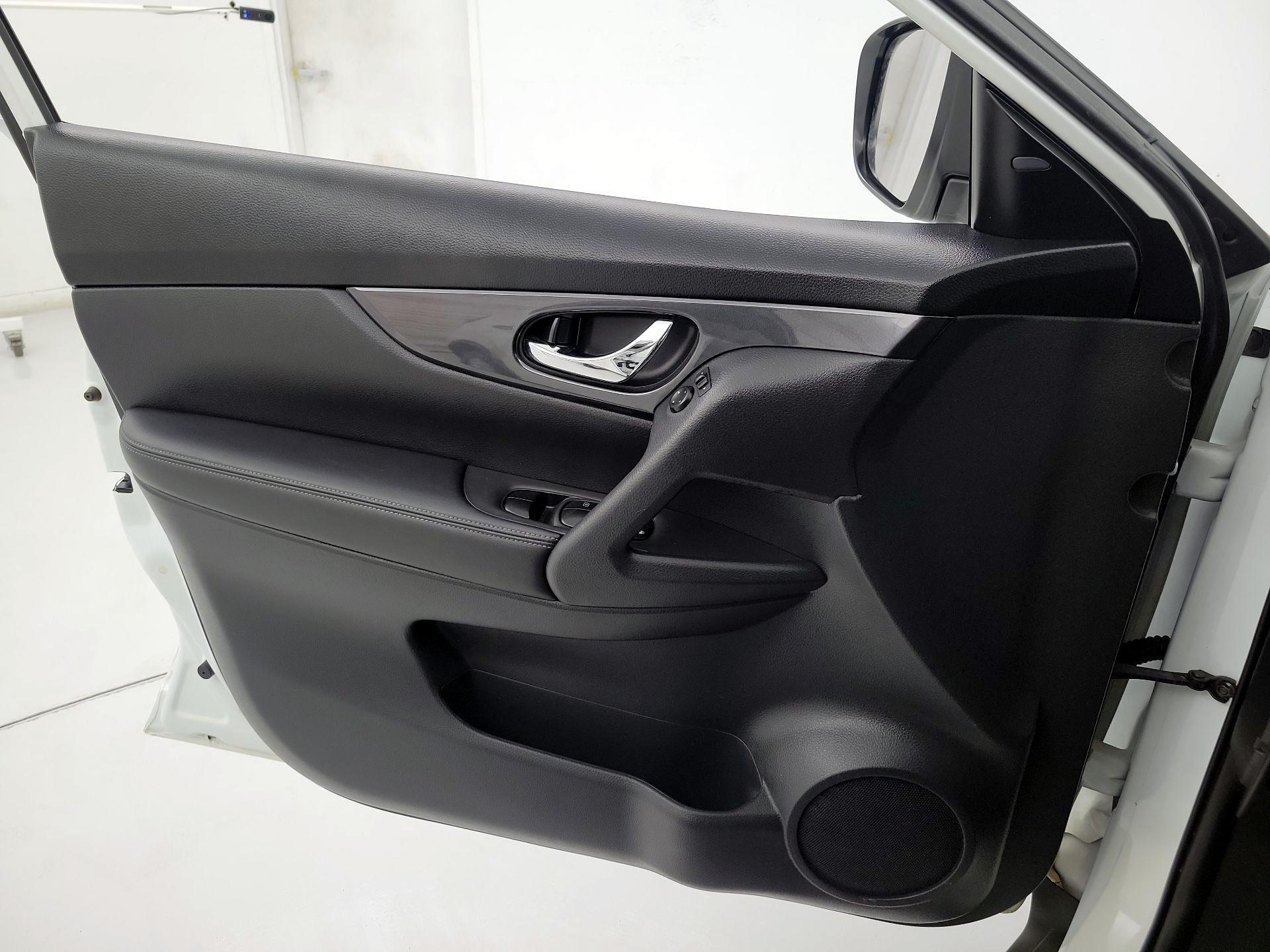 Thumbnail: 2020 Nissan Rogue - 12