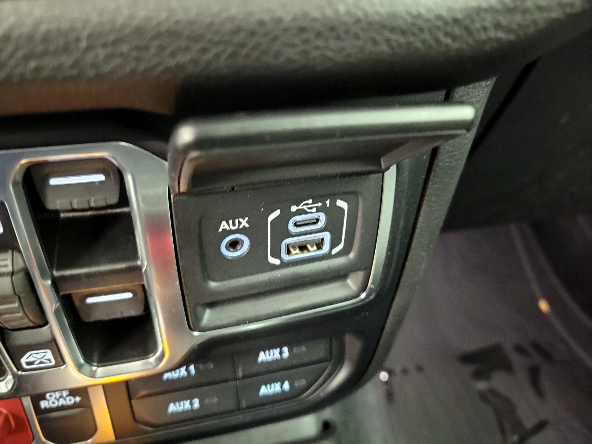 Thumbnail: 2024 Jeep Gladiator - 19