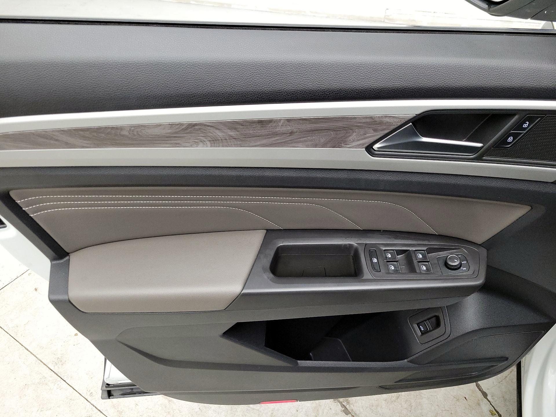 Thumbnail: 2023 Volkswagen Atlas - 12