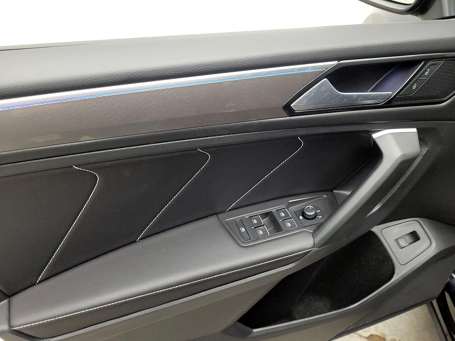 Thumbnail: 2024 Volkswagen Tiguan - 12