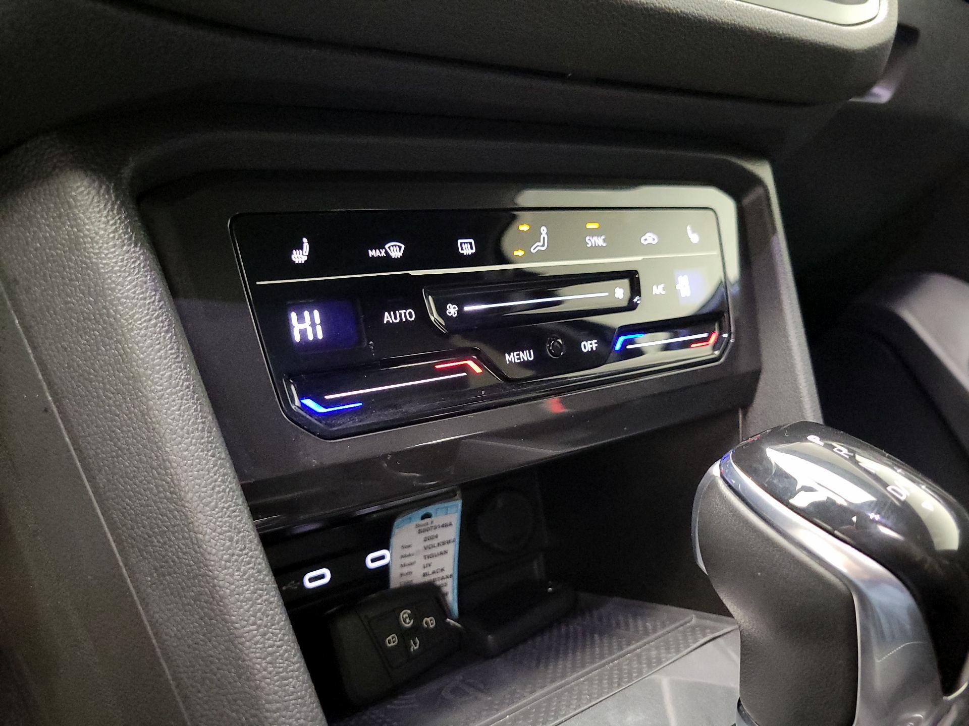 Thumbnail: 2024 Volkswagen Tiguan - 16