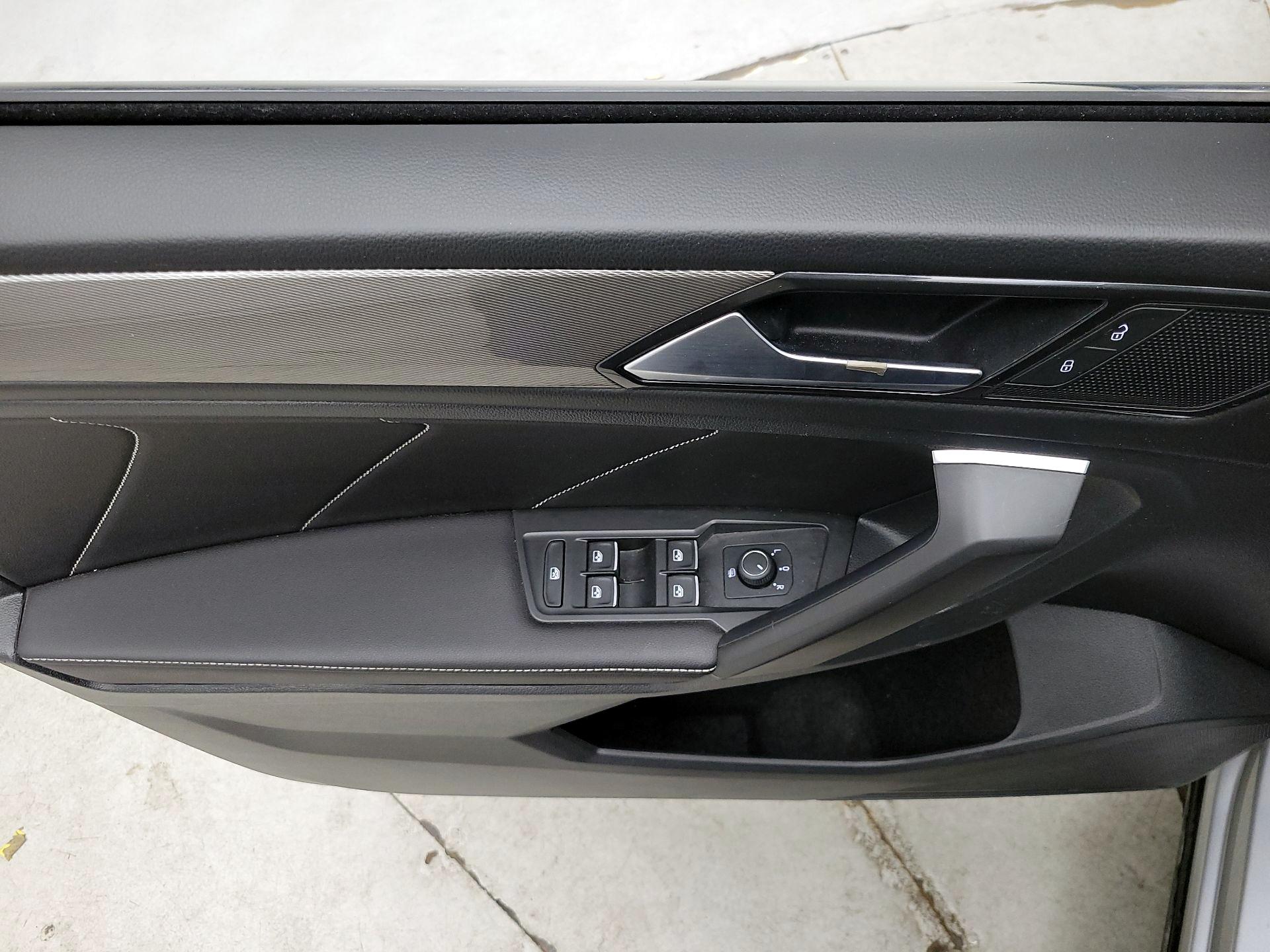 Thumbnail: 2022 Volkswagen Tiguan - 12