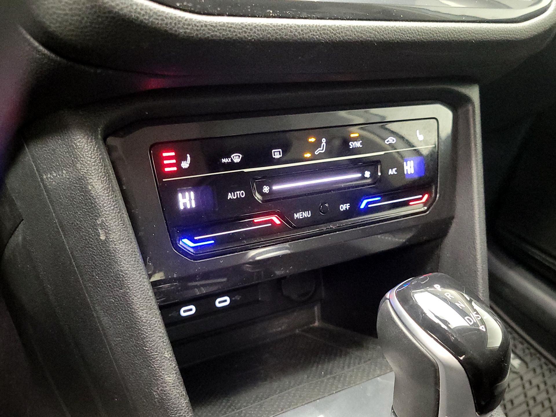 Thumbnail: 2022 Volkswagen Tiguan - 16