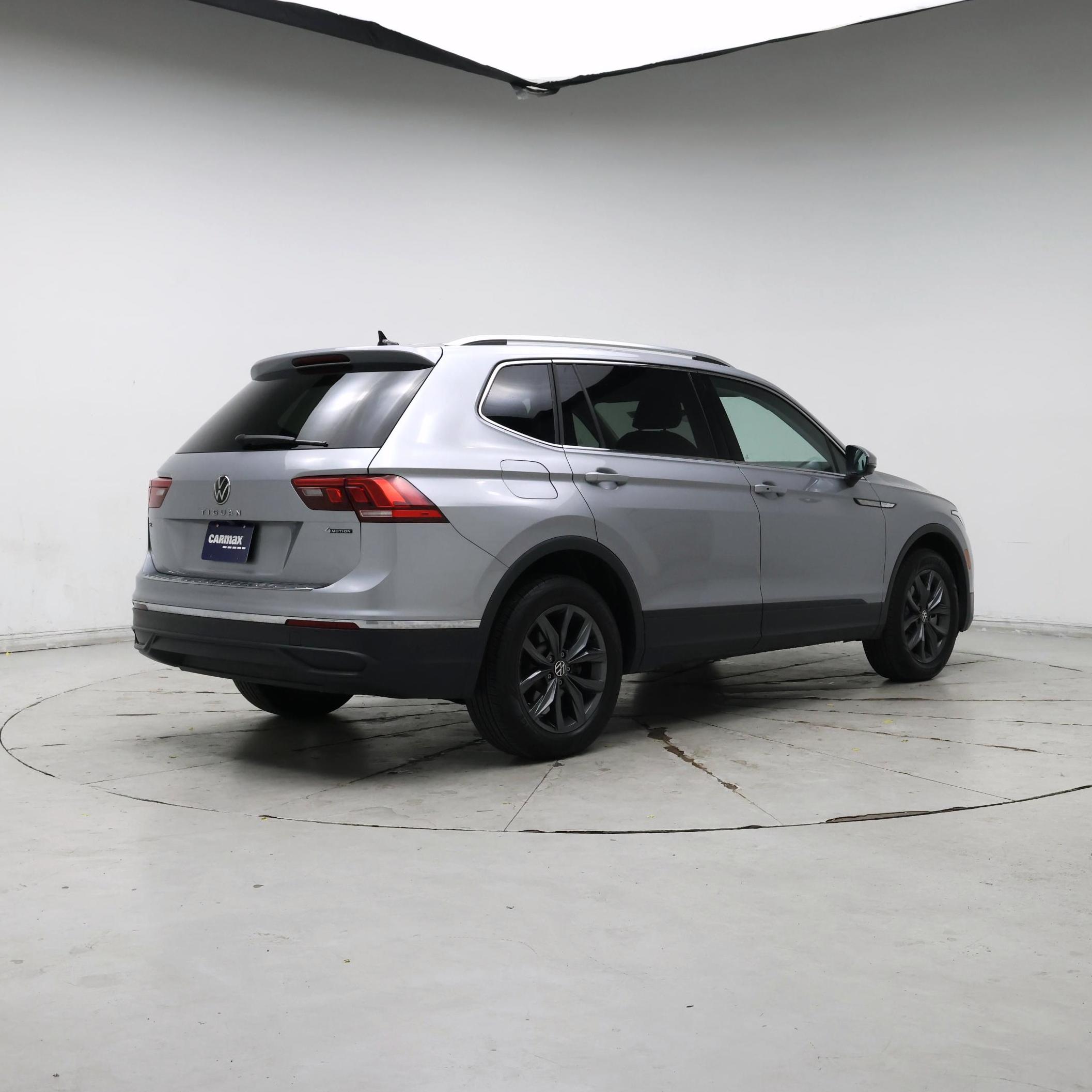 Thumbnail: 2022 Volkswagen Tiguan - 8