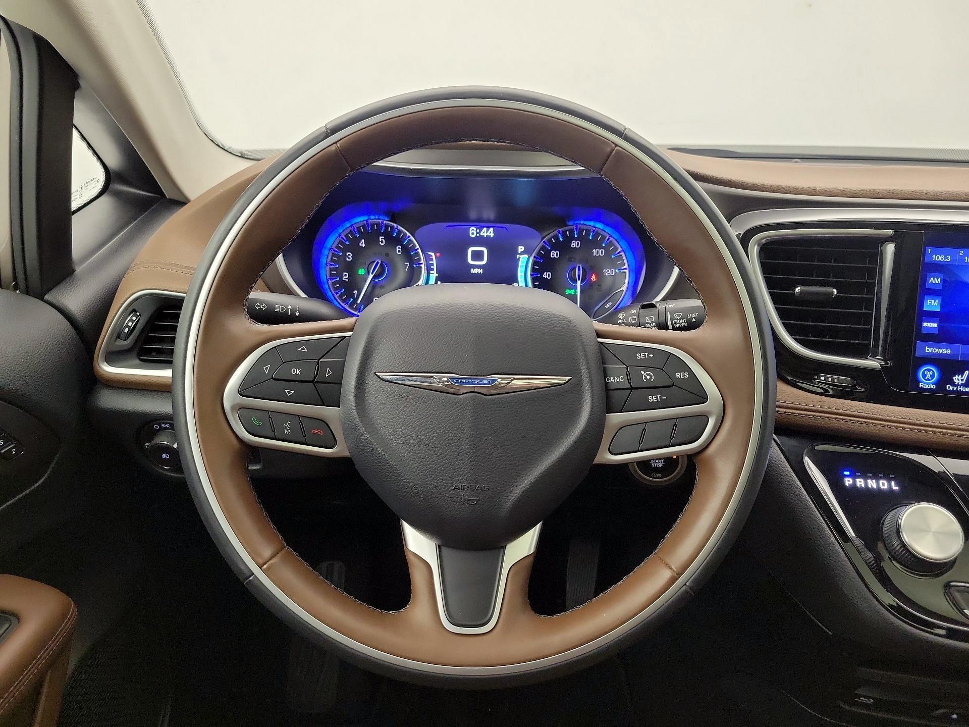 Thumbnail: 2017 Chrysler Pacifica - 10