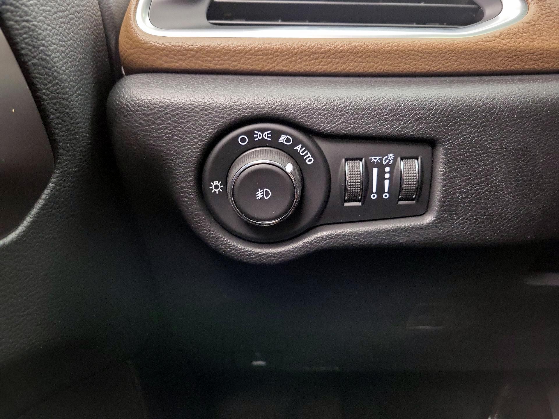 Thumbnail: 2017 Chrysler Pacifica - 13