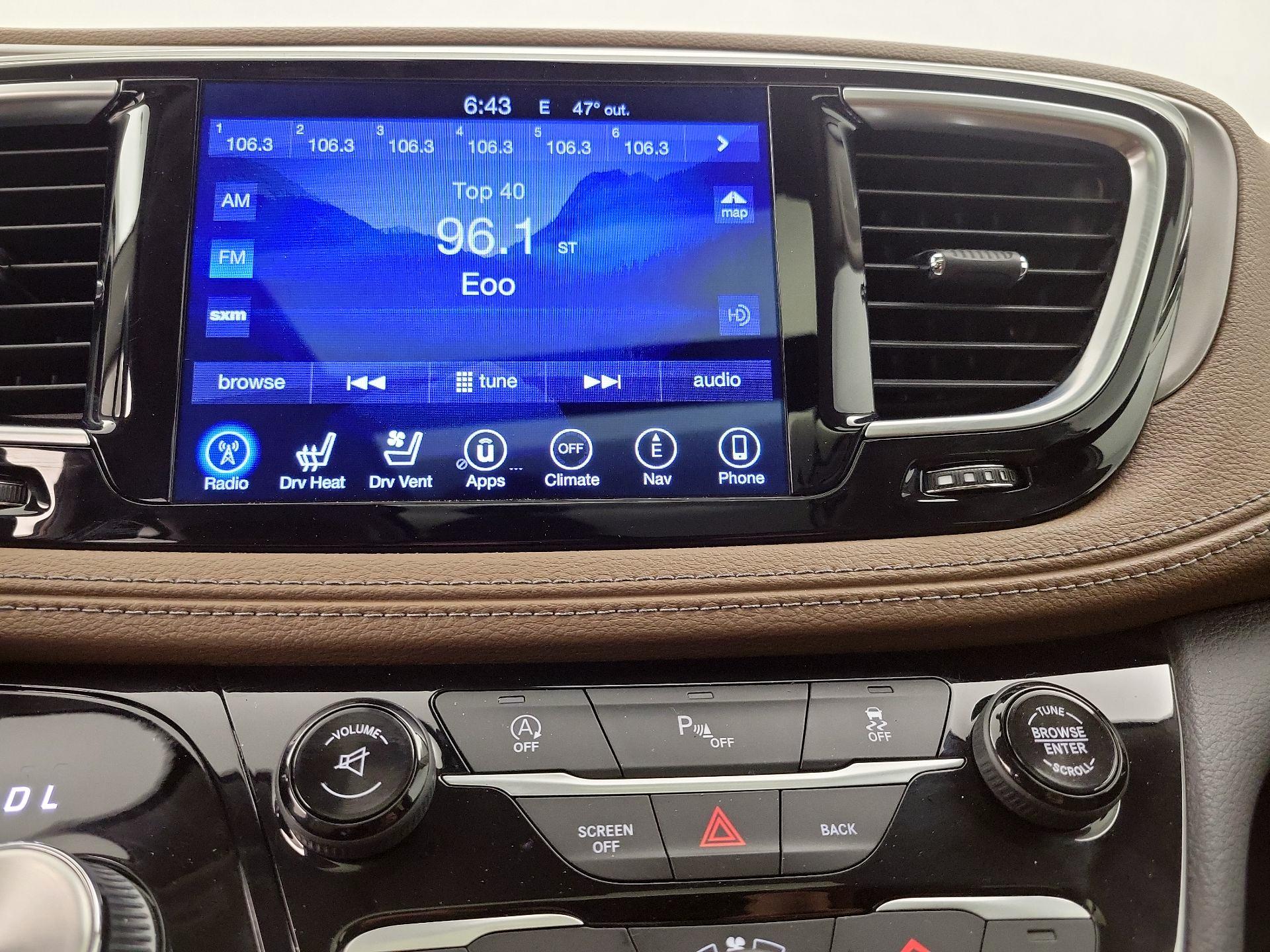 Thumbnail: 2017 Chrysler Pacifica - 15