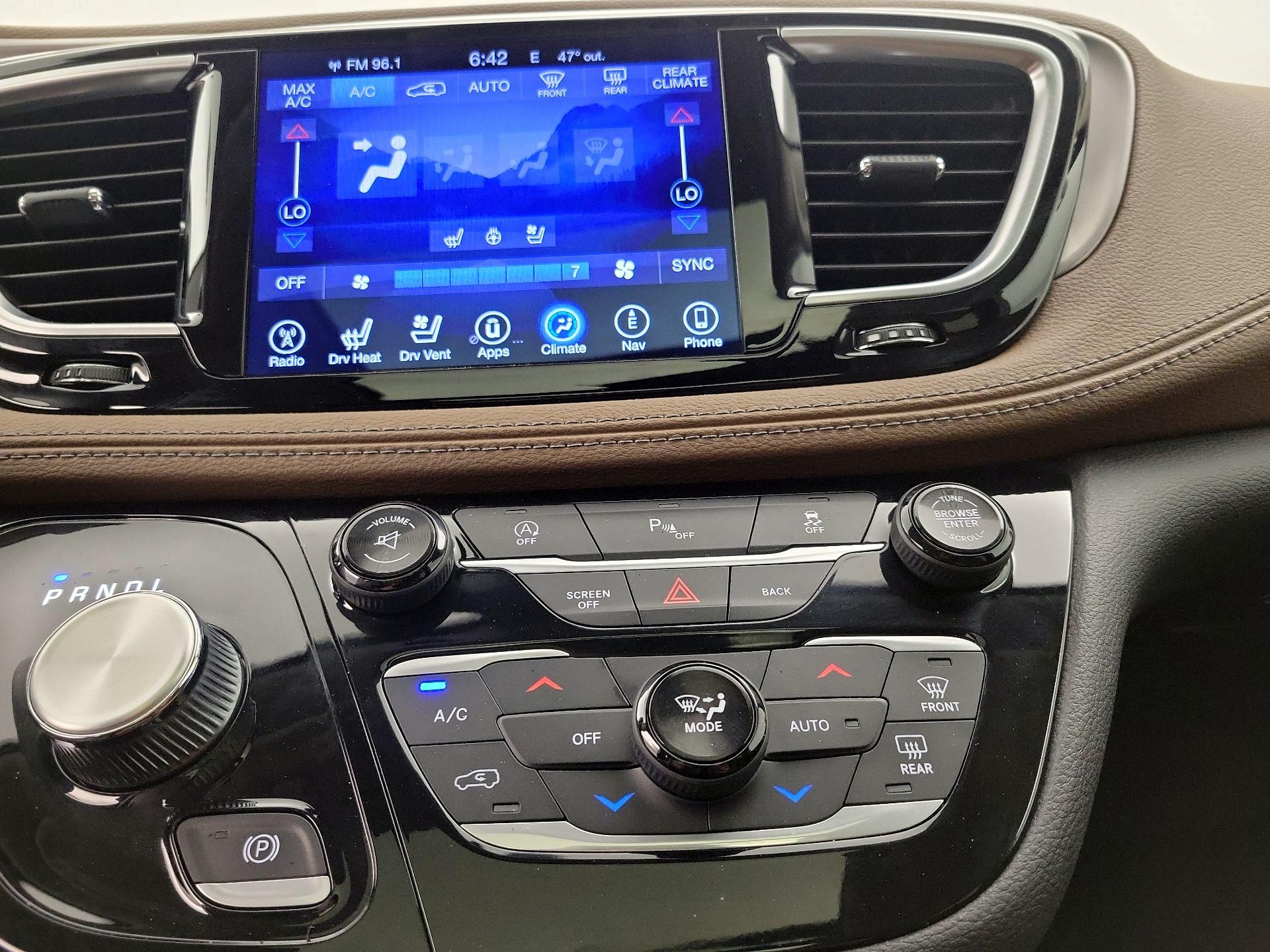 Thumbnail: 2017 Chrysler Pacifica - 16