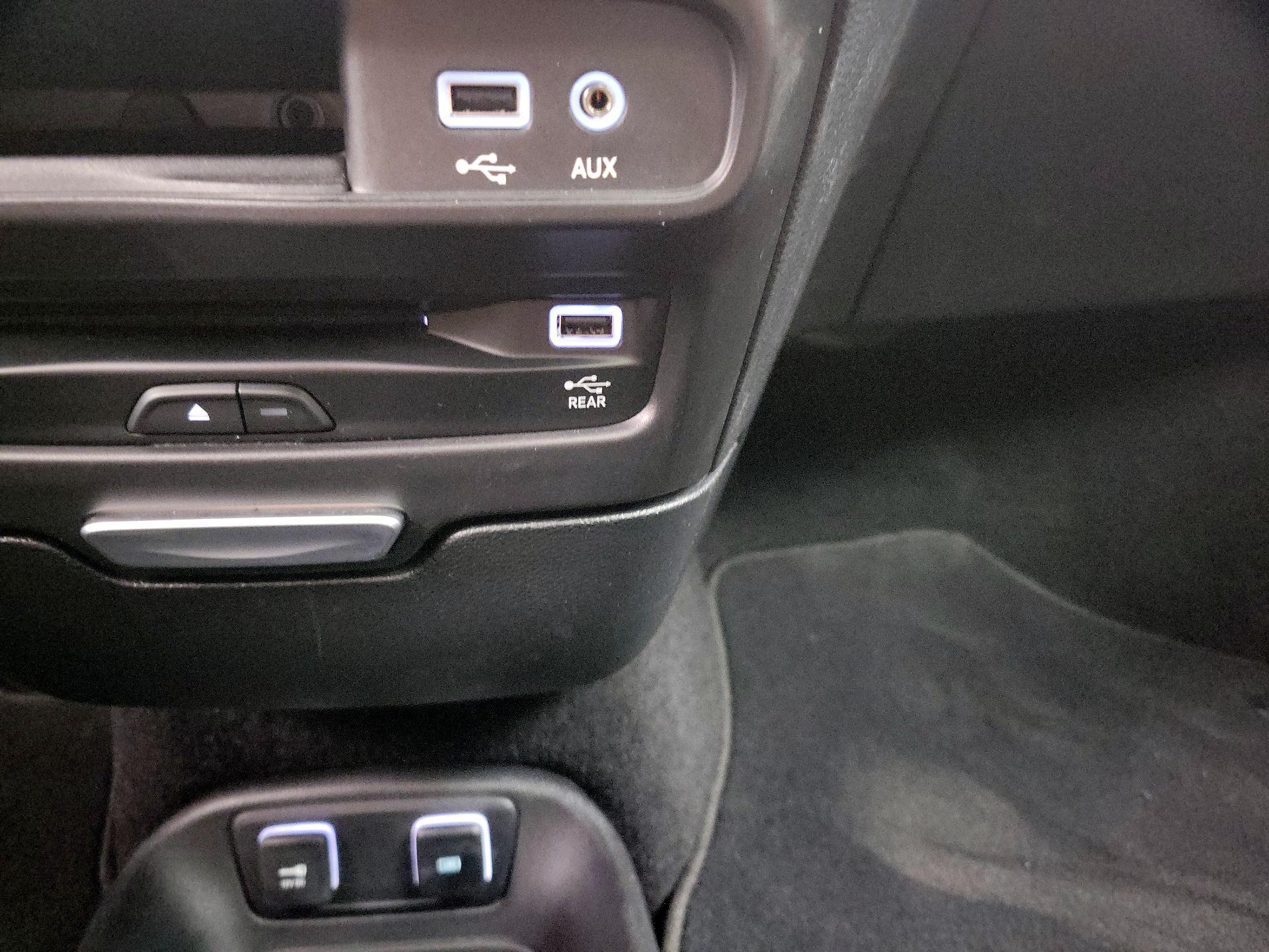 Thumbnail: 2017 Chrysler Pacifica - 18