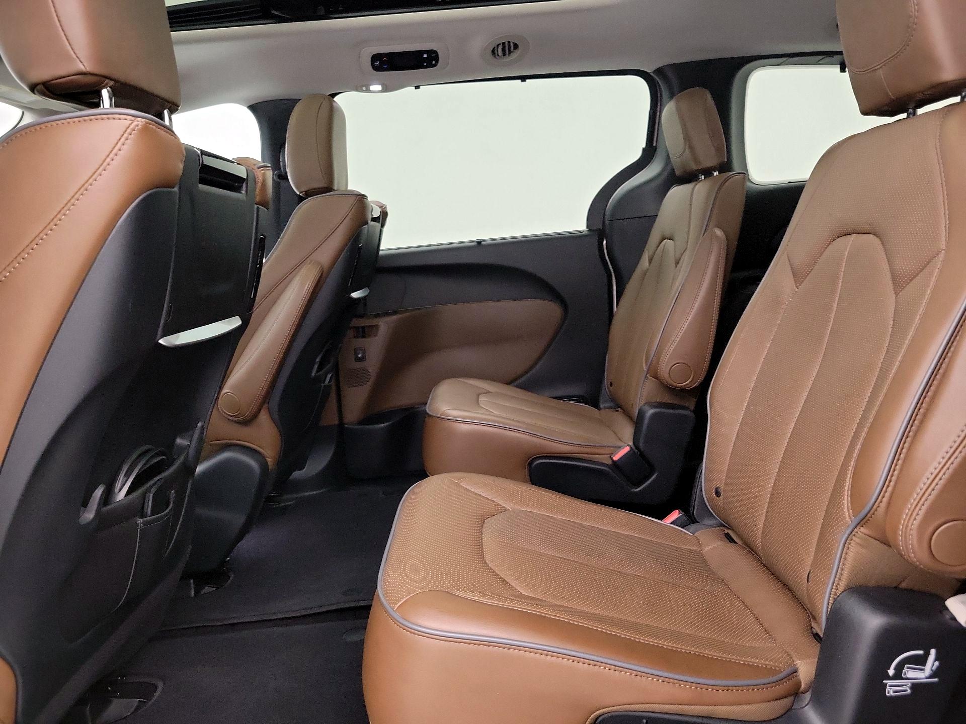 Thumbnail: 2017 Chrysler Pacifica - 19