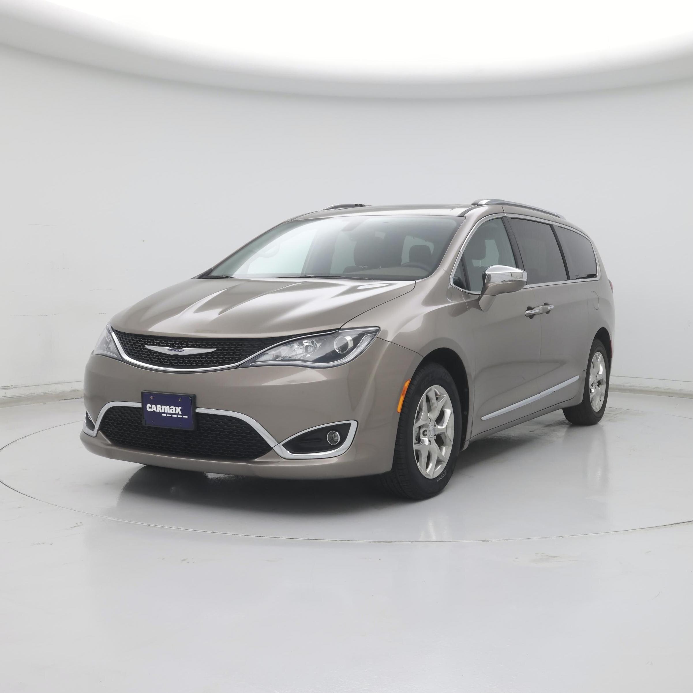 Thumbnail: 2017 Chrysler Pacifica - 4