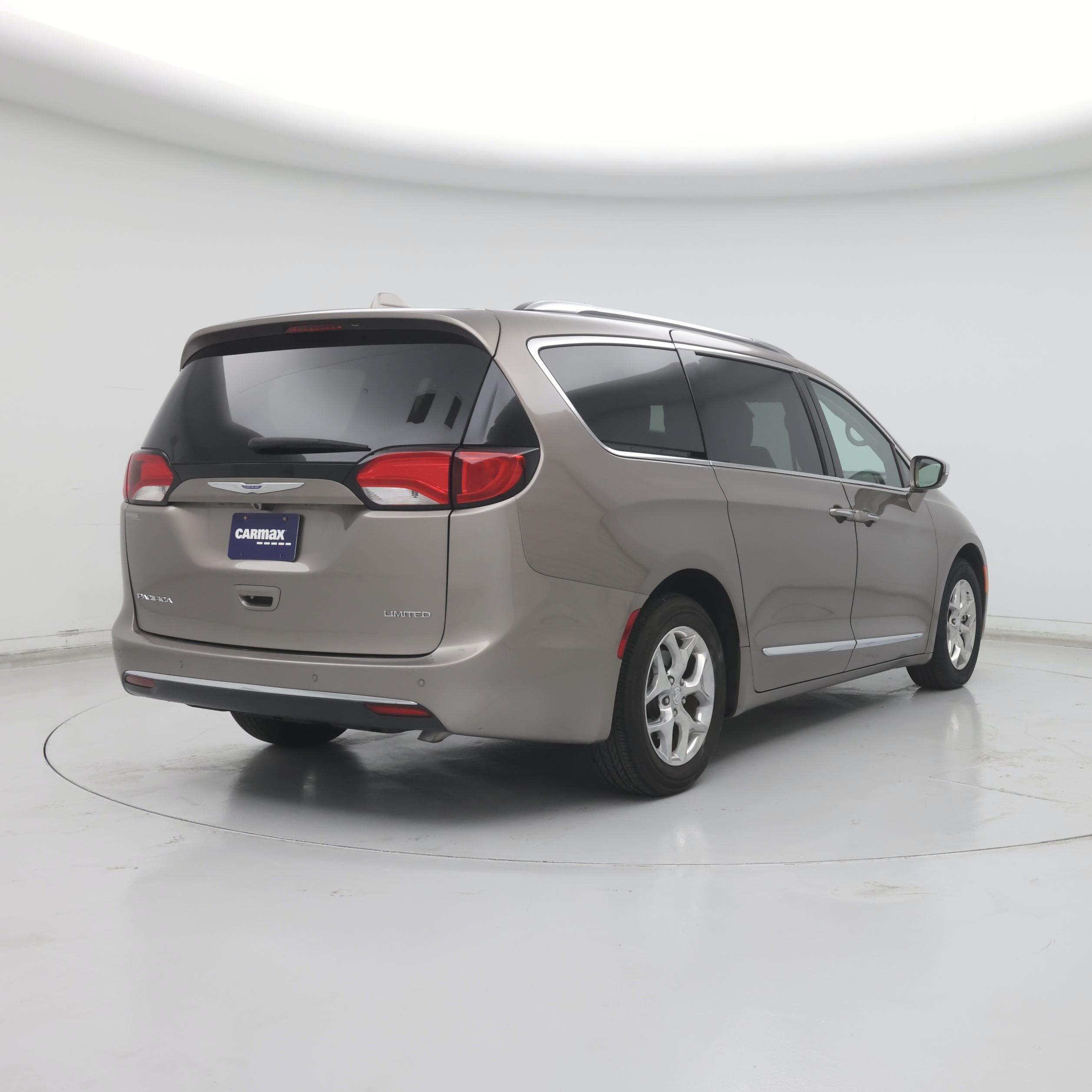 Thumbnail: 2017 Chrysler Pacifica - 8