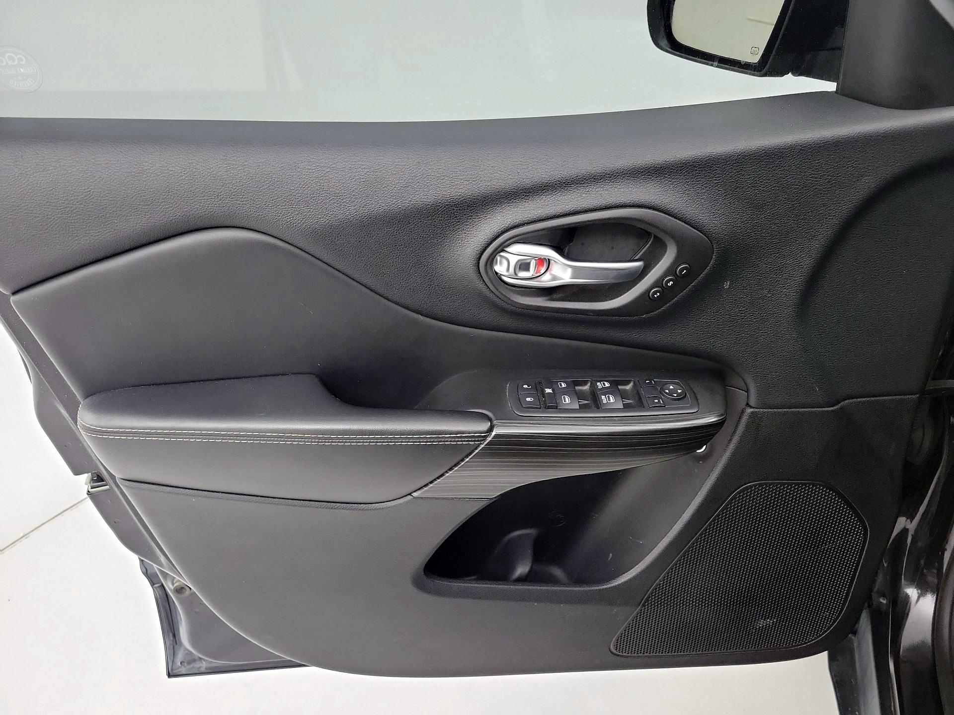 Thumbnail: 2014 Jeep Cherokee - 12