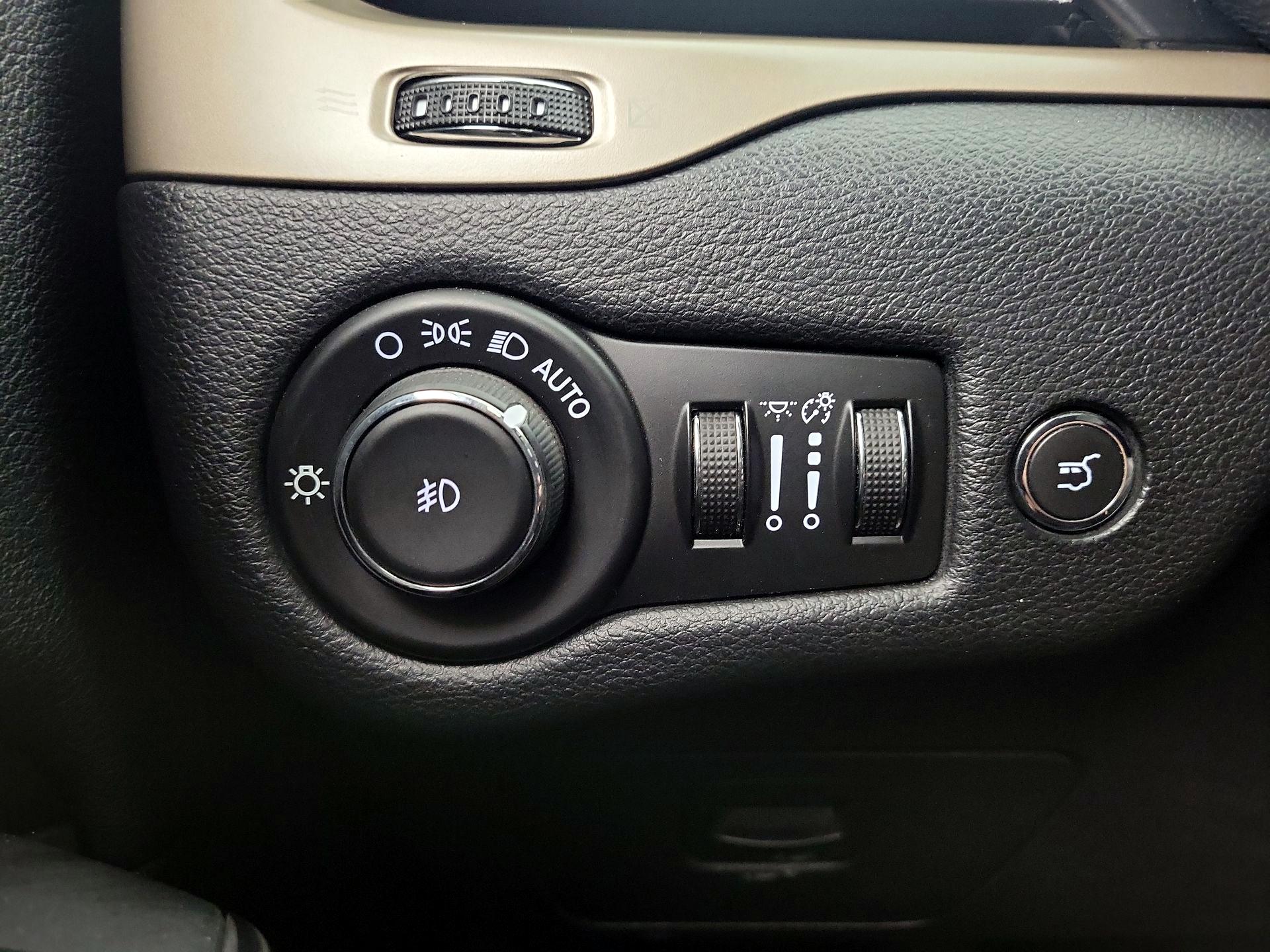 Thumbnail: 2014 Jeep Cherokee - 13