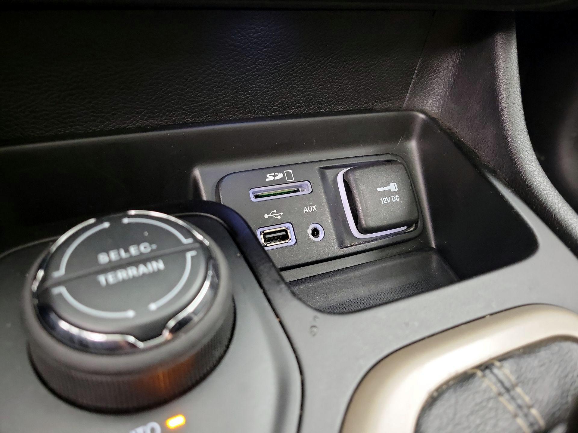 Thumbnail: 2014 Jeep Cherokee - 18