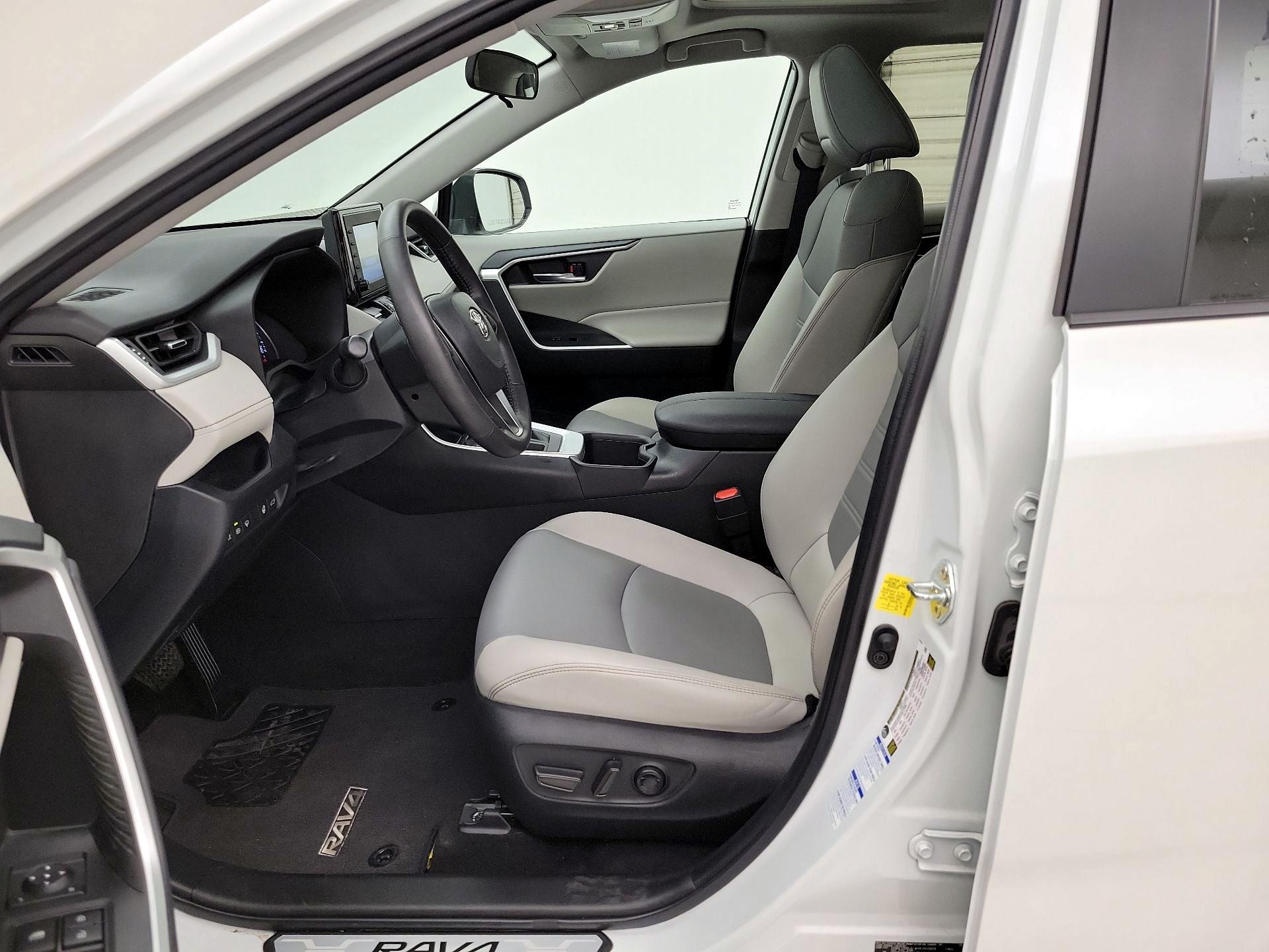 Thumbnail: 2022 Toyota RAV4 - 11