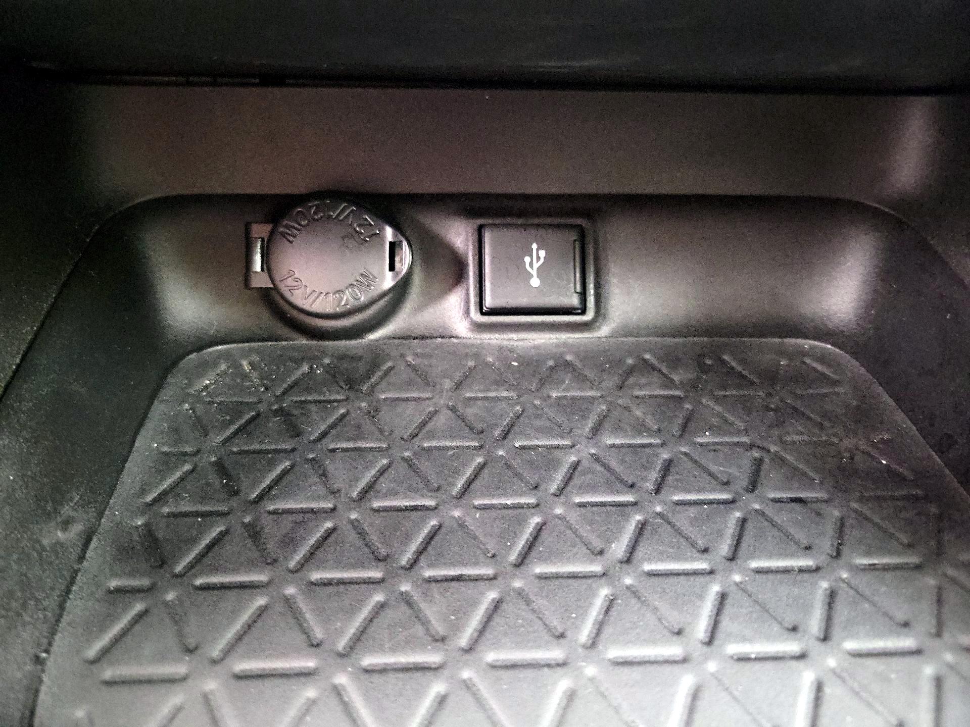 Thumbnail: 2022 Toyota RAV4 - 19