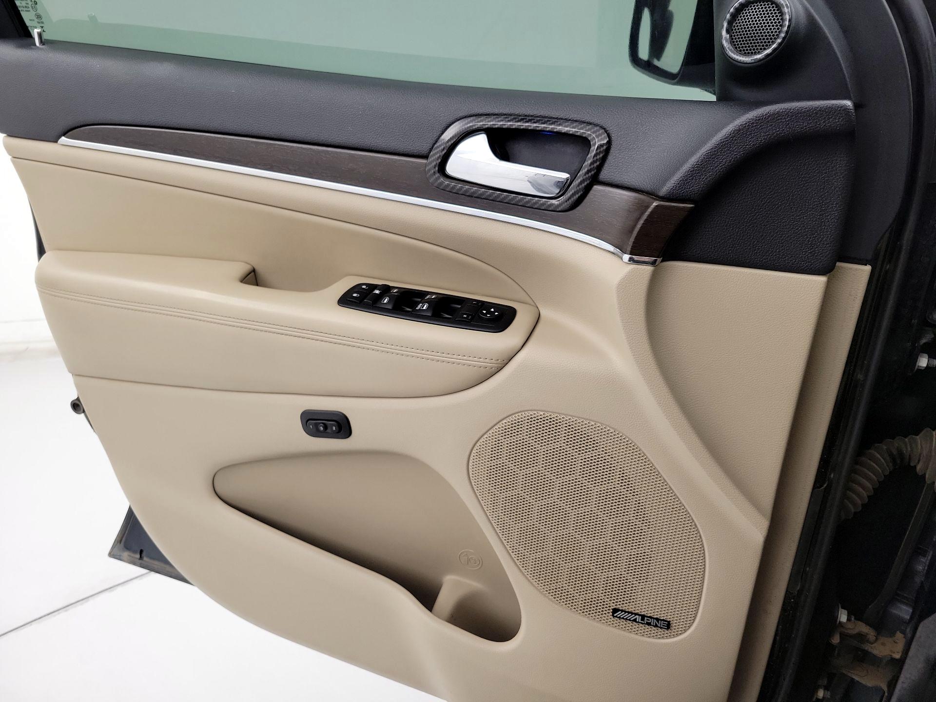 Thumbnail: 2017 Jeep Grand Cherokee - 12