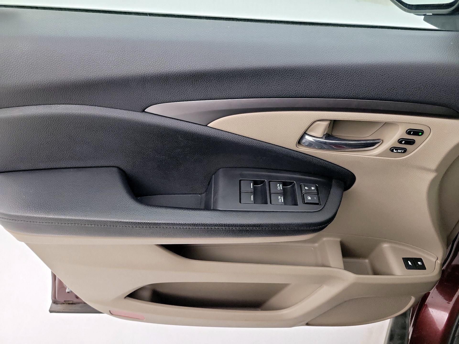 Thumbnail: 2019 Honda Pilot - 12