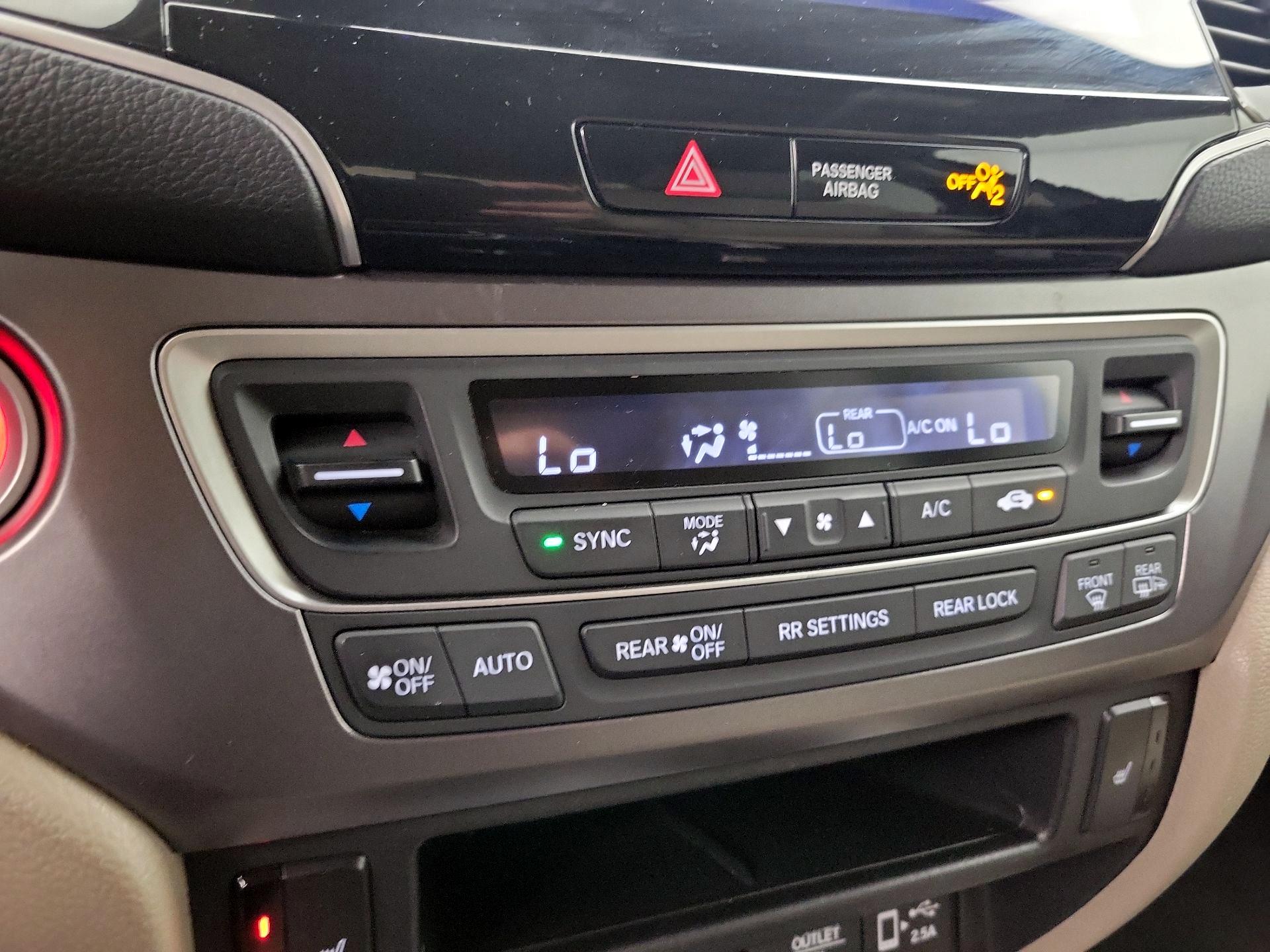 Thumbnail: 2019 Honda Pilot - 16