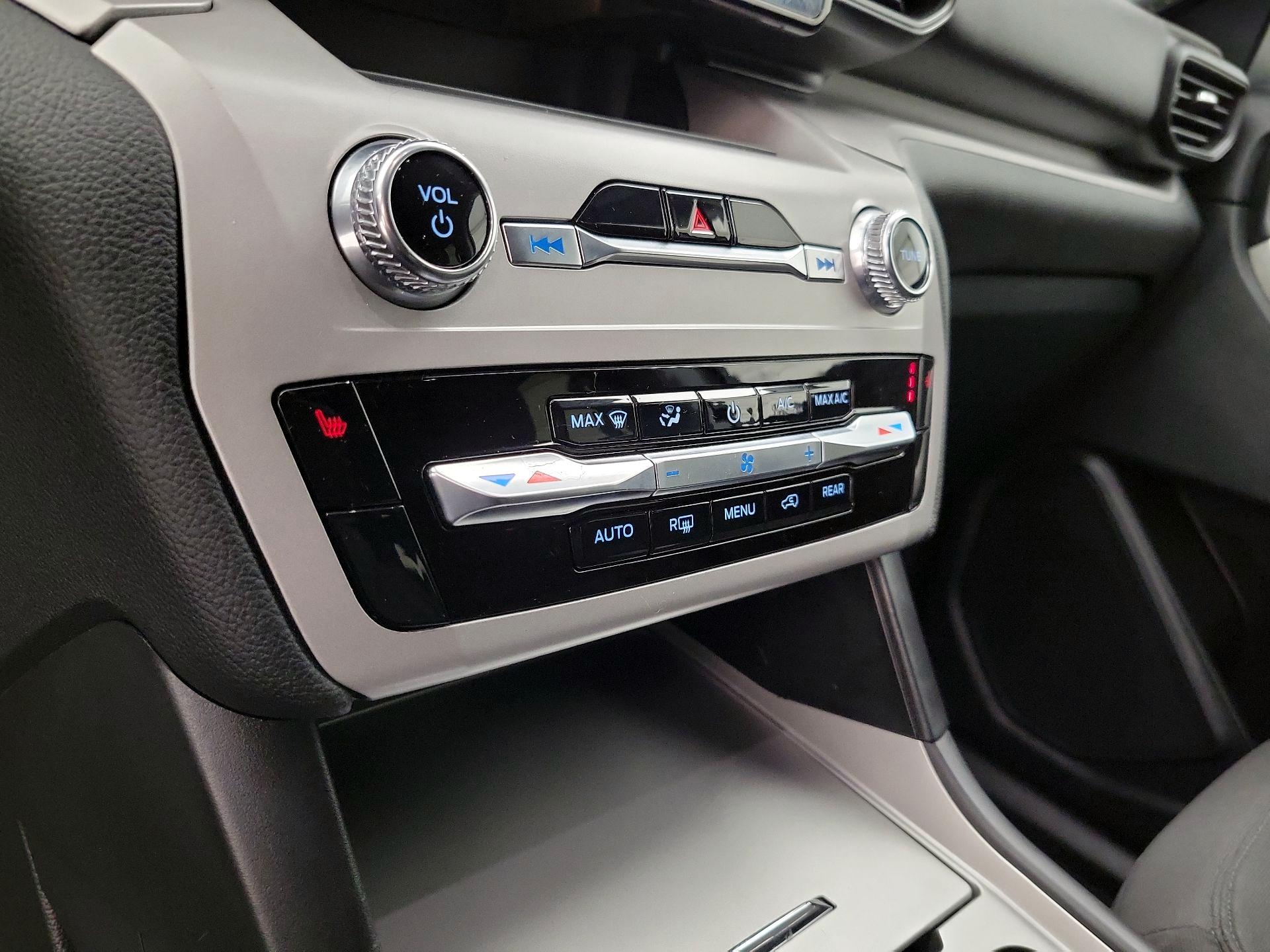 Thumbnail: 2023 Ford Explorer - 16