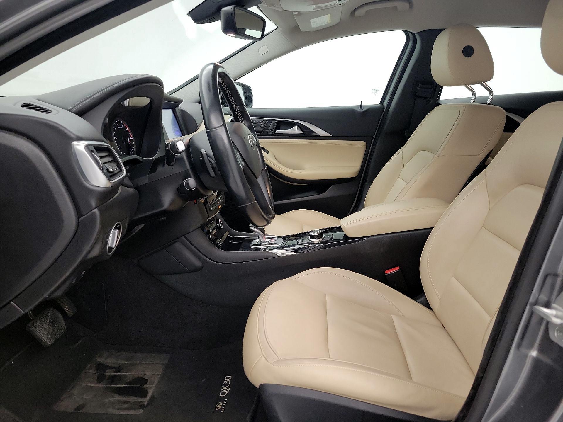 Thumbnail: 2017 INFINITI QX30 - 11