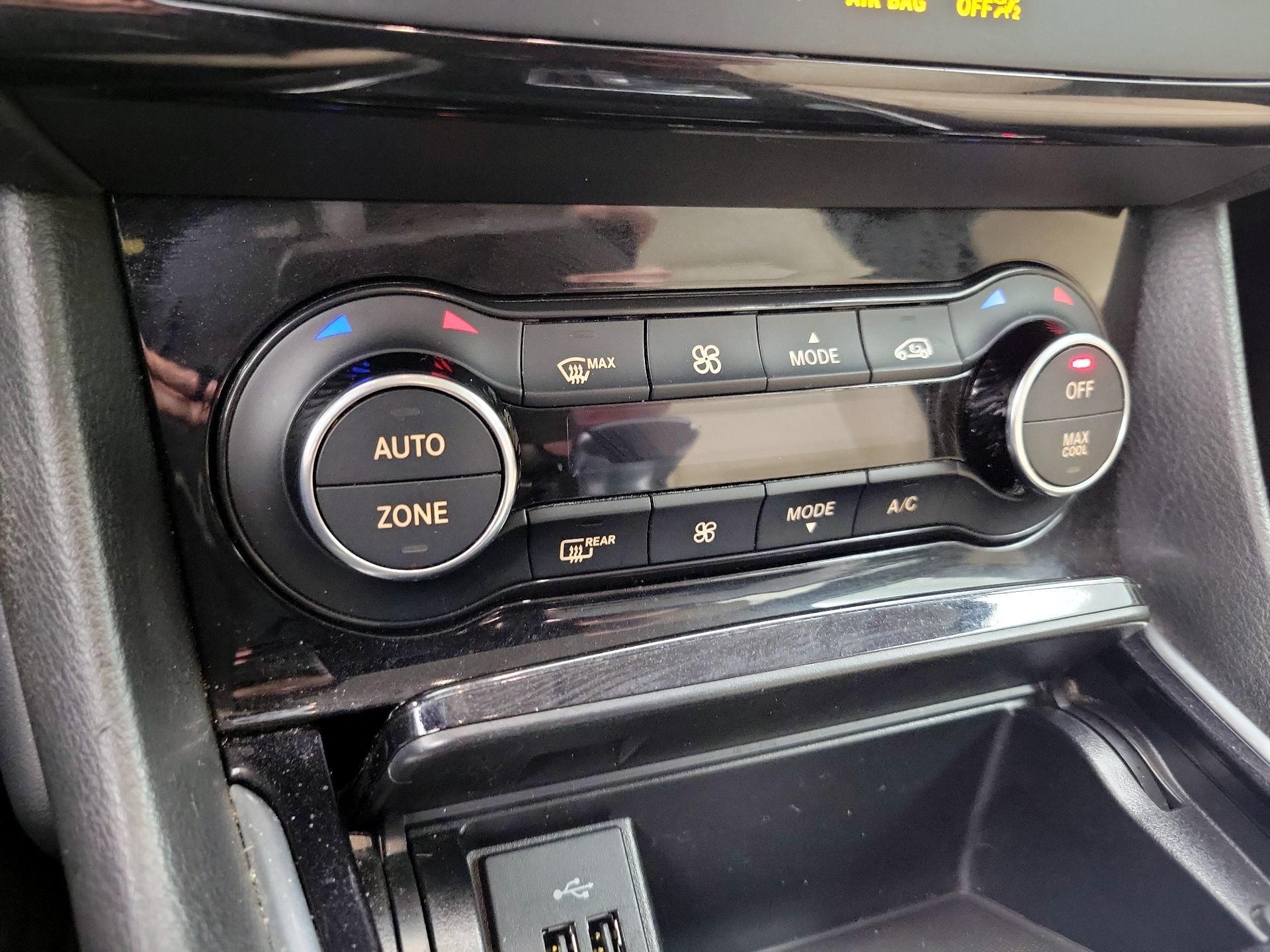 Thumbnail: 2017 INFINITI QX30 - 16