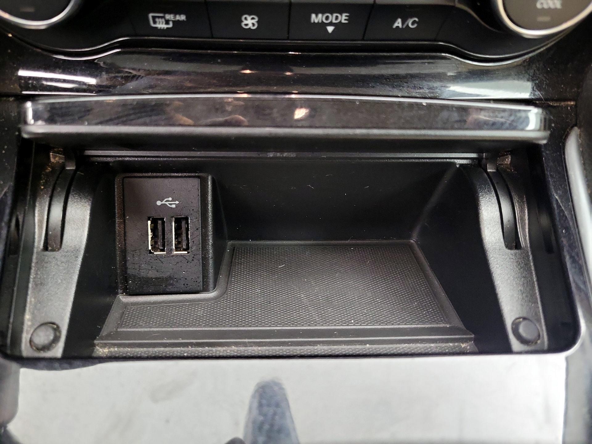 Thumbnail: 2017 INFINITI QX30 - 18