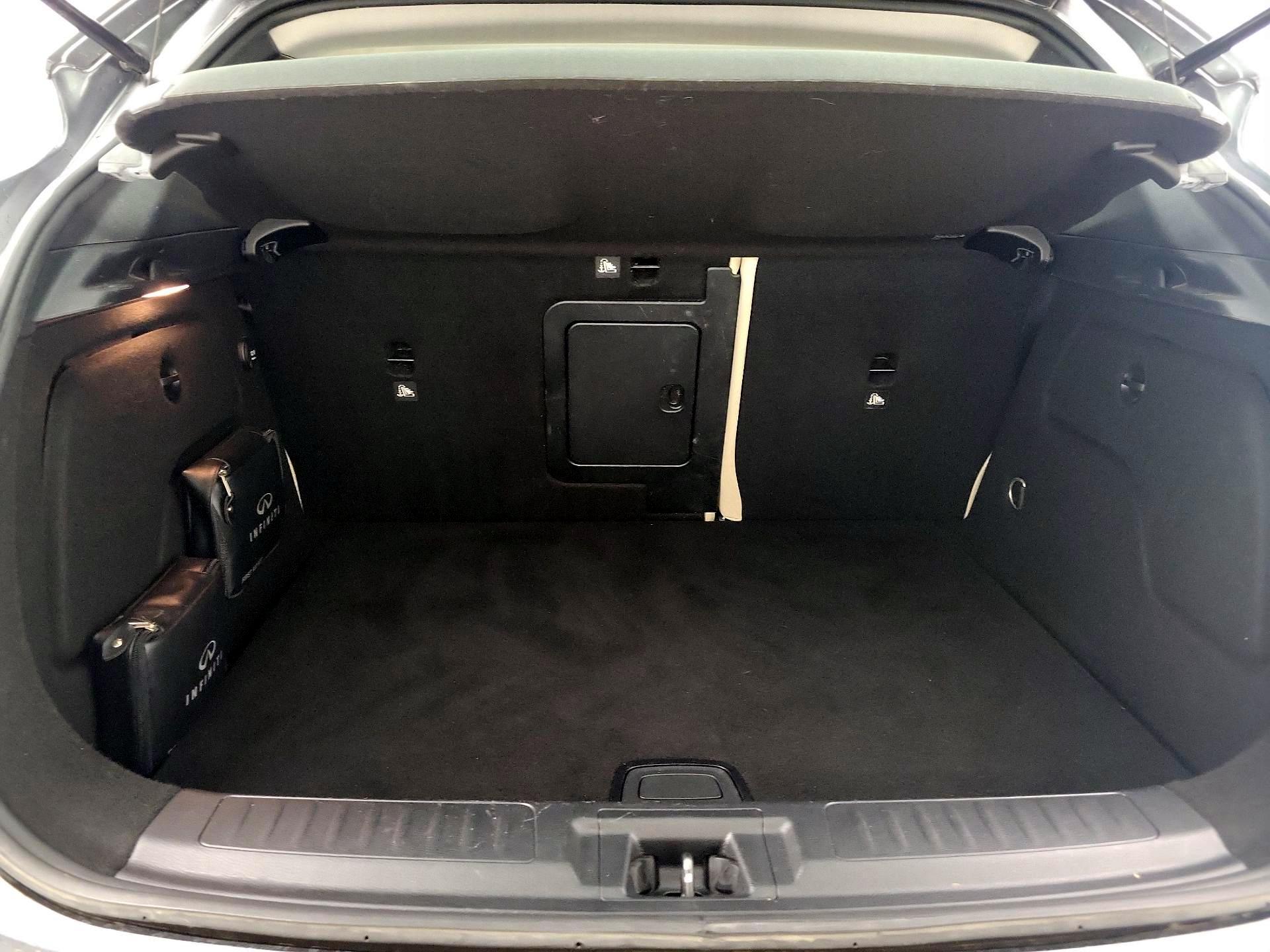 Thumbnail: 2017 INFINITI QX30 - 20