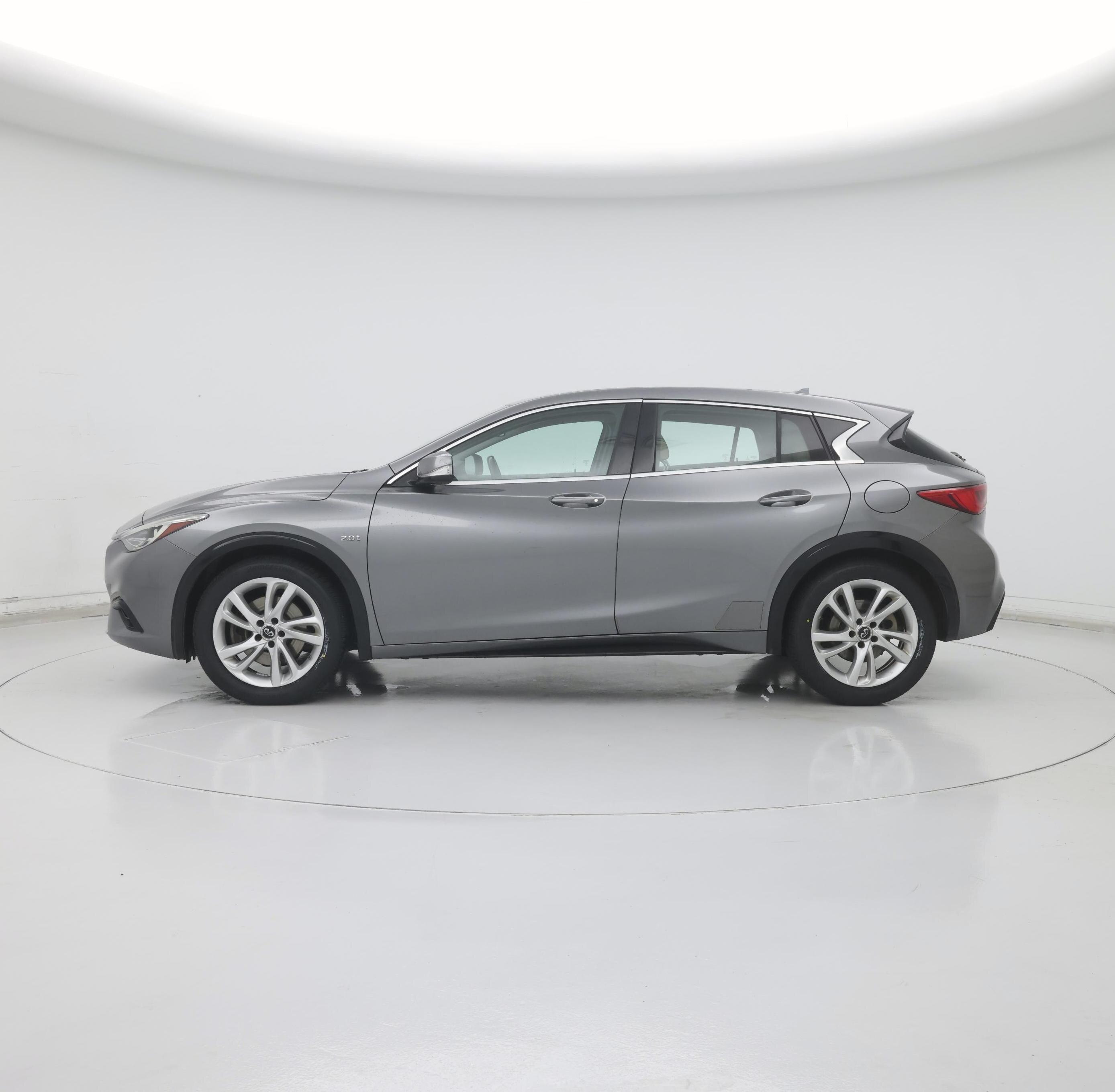 Thumbnail: 2017 INFINITI QX30 - 3