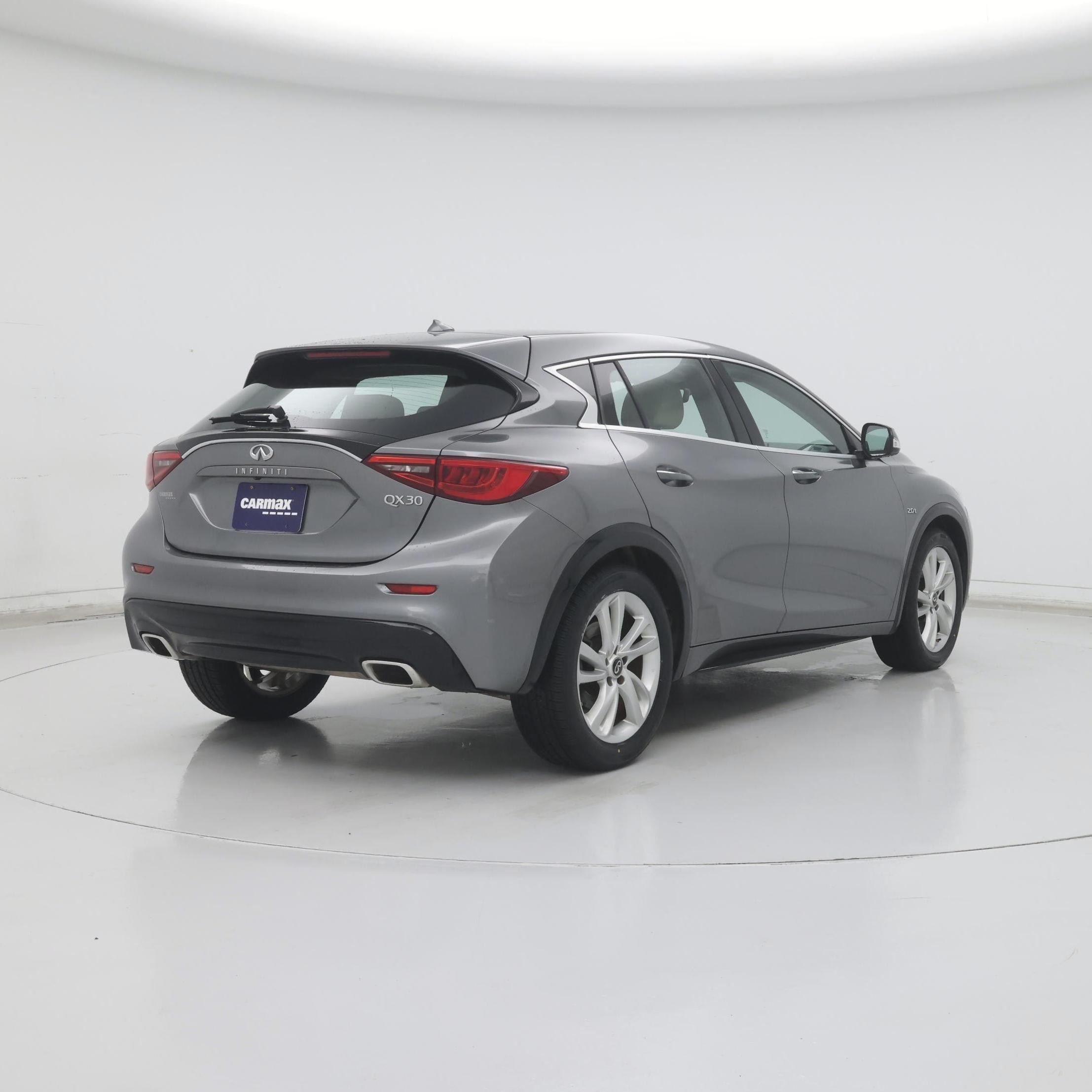 Thumbnail: 2017 INFINITI QX30 - 8