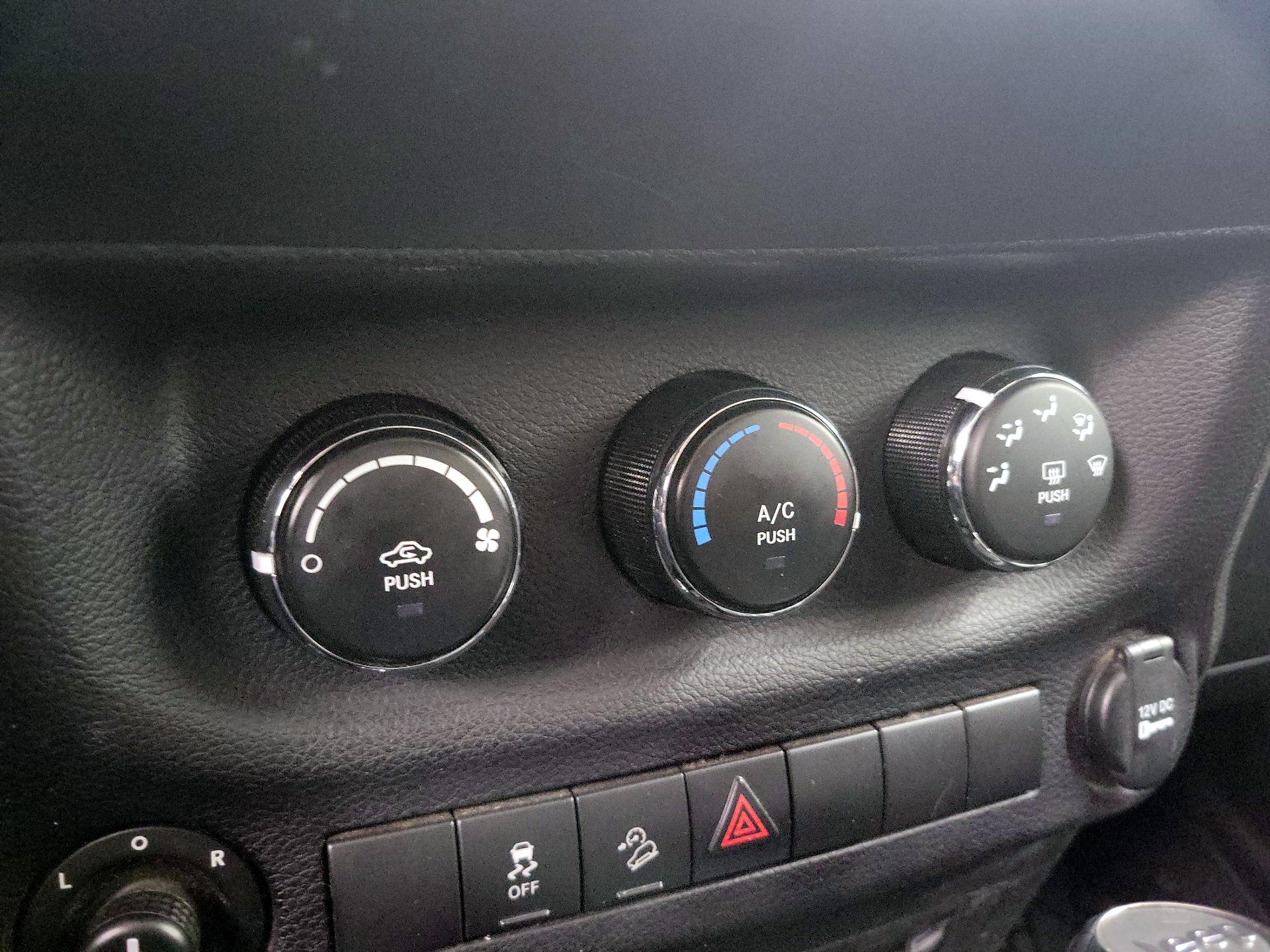 Thumbnail: 2018 Jeep Wrangler - 14