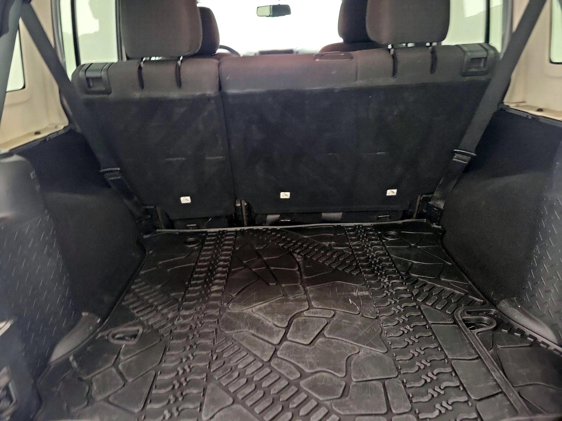 Thumbnail: 2018 Jeep Wrangler - 17