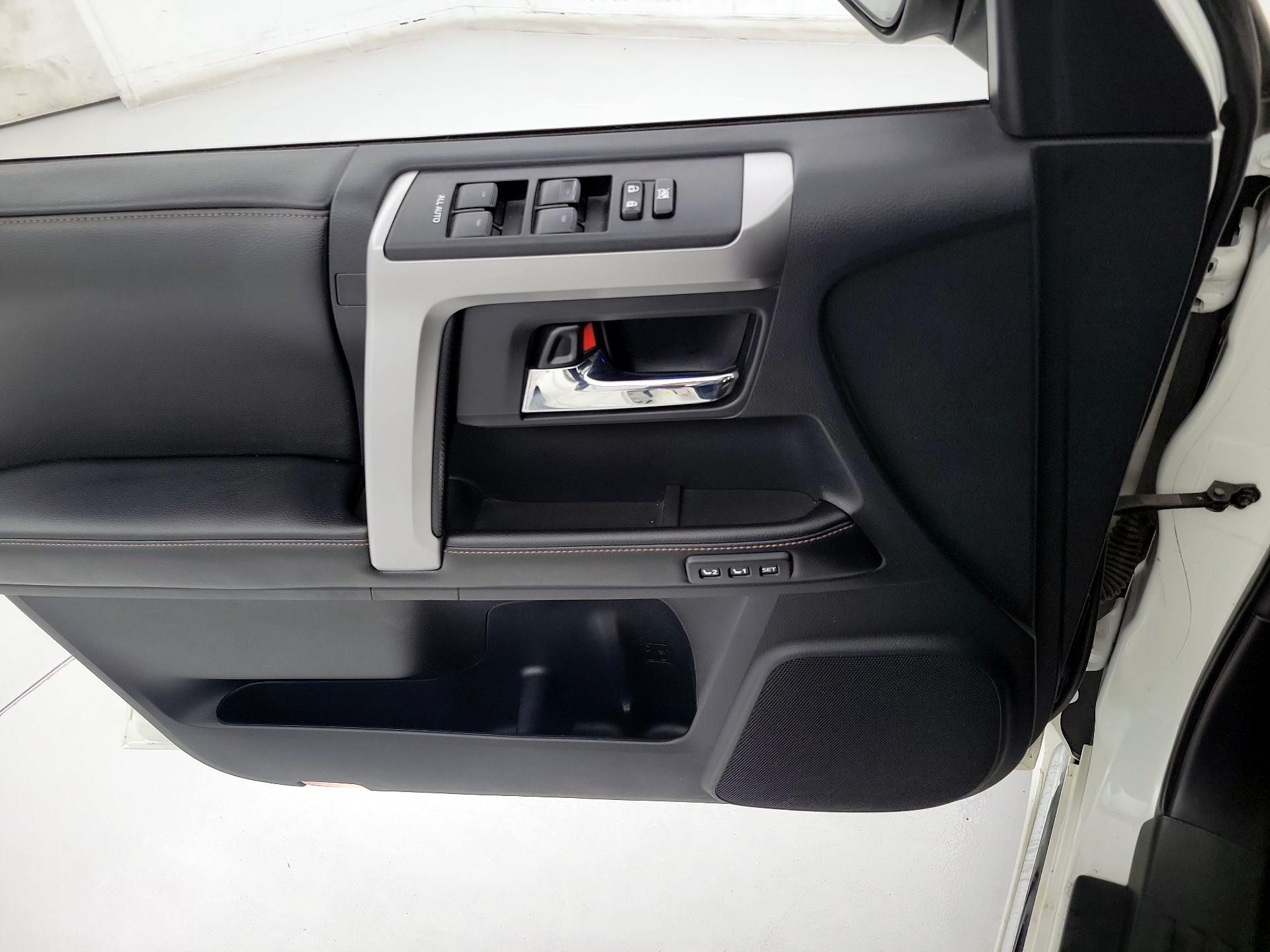 Thumbnail: 2015 Toyota 4Runner - 12