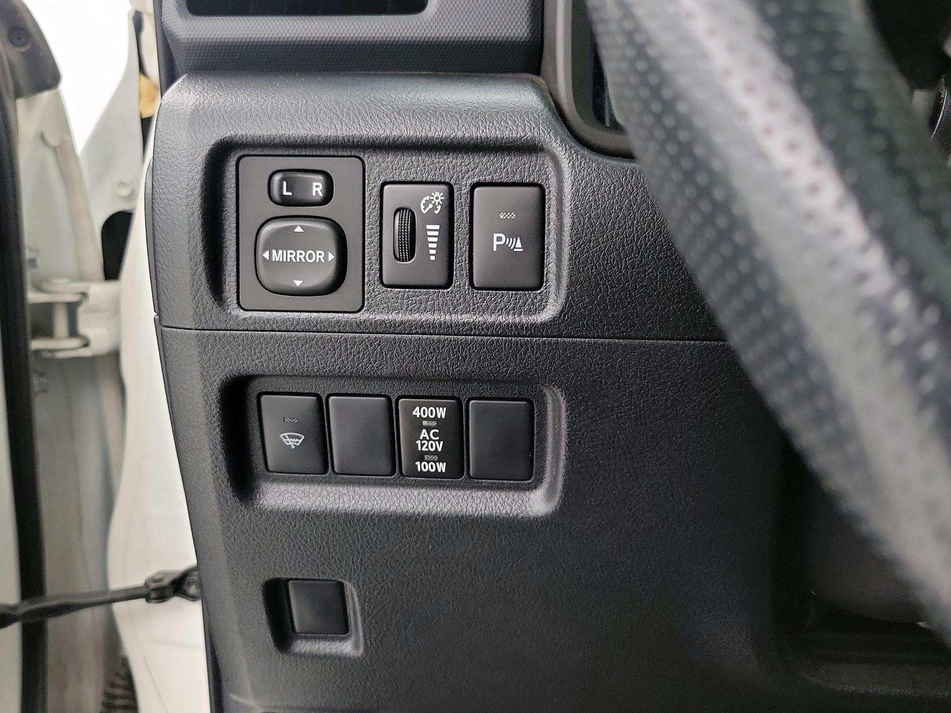 Thumbnail: 2015 Toyota 4Runner - 13