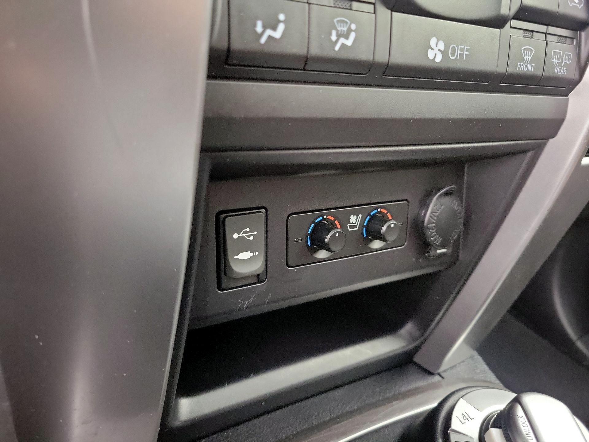 Thumbnail: 2015 Toyota 4Runner - 19