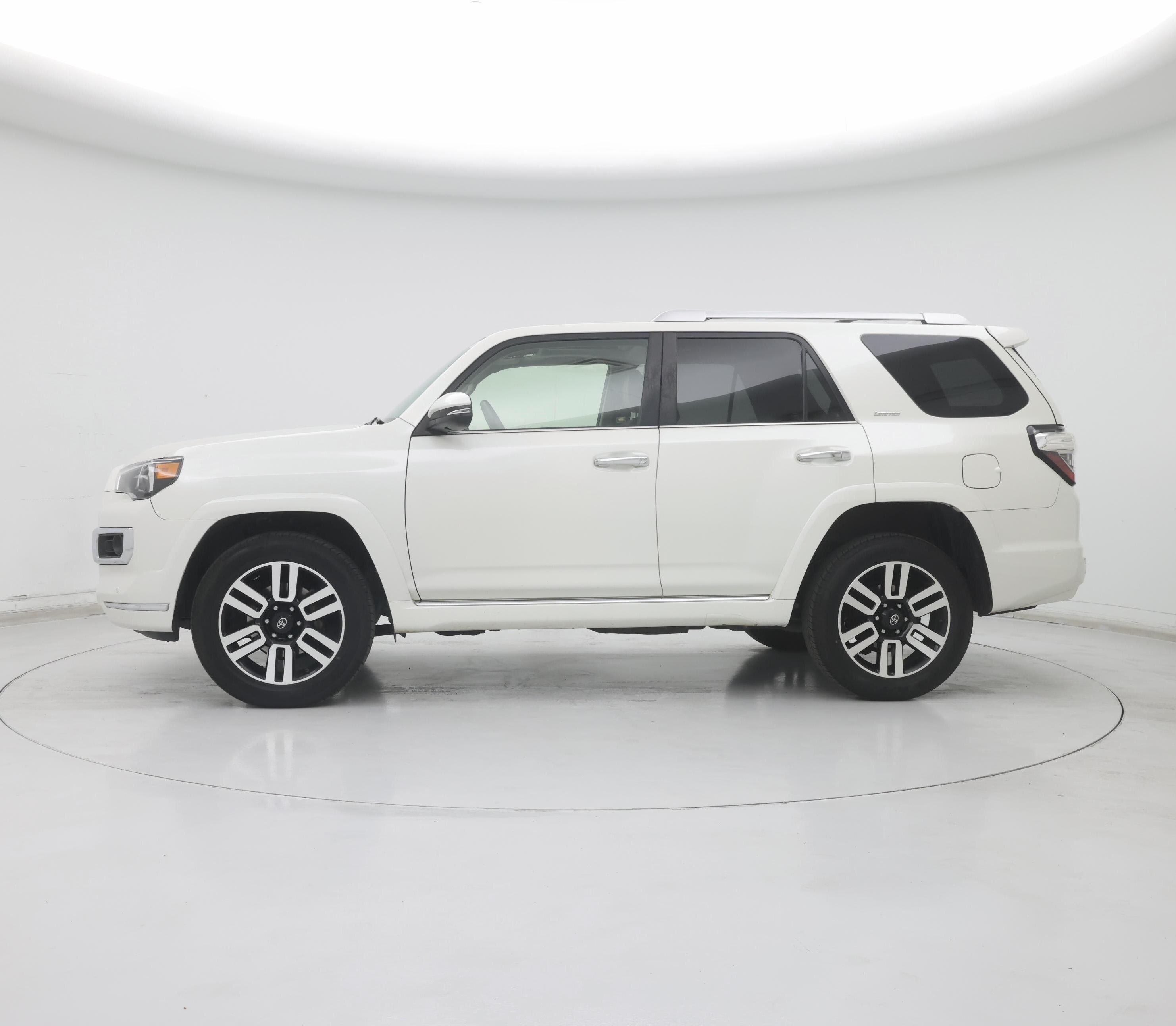 Thumbnail: 2015 Toyota 4Runner - 3