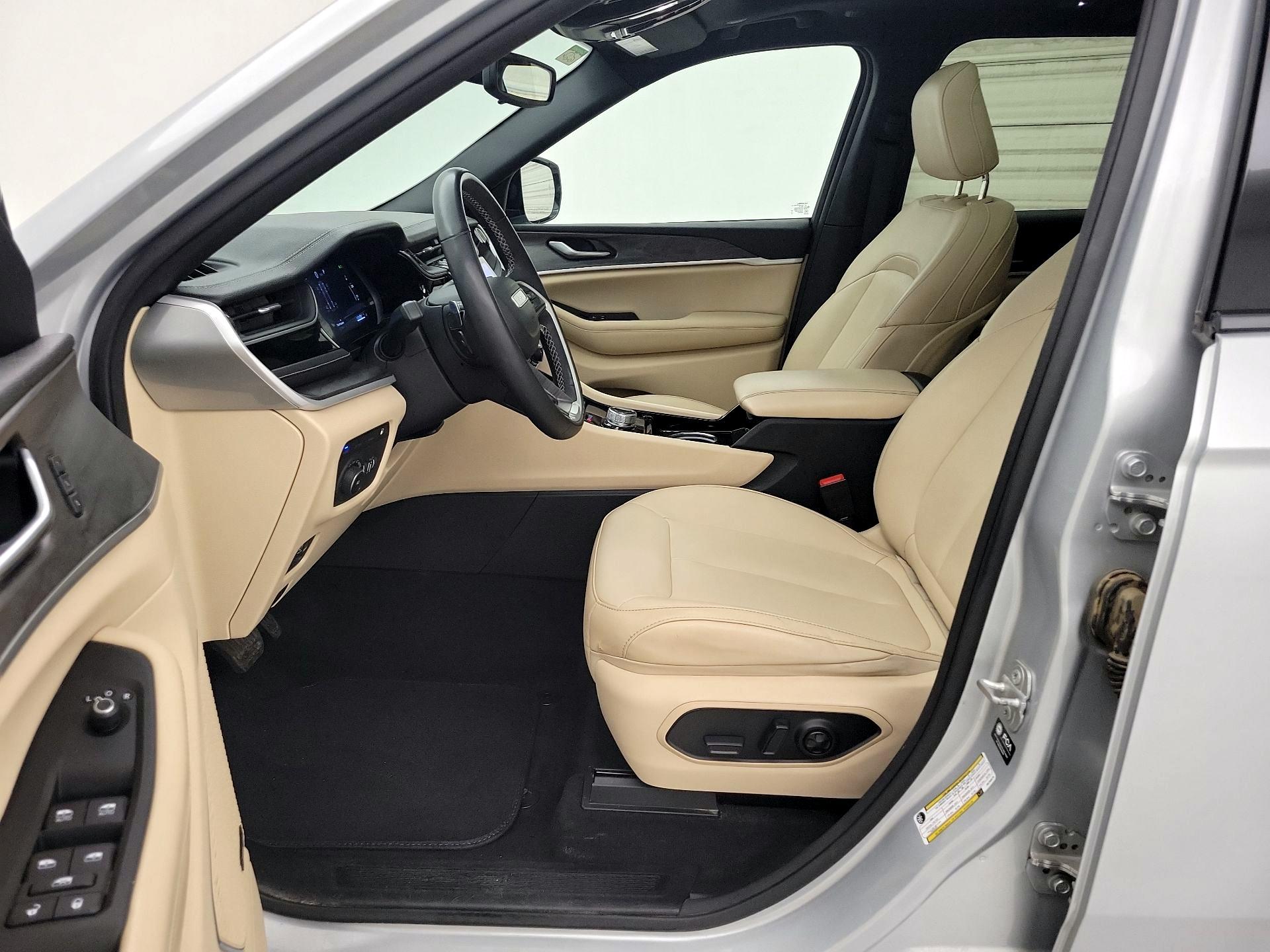 Thumbnail: 2023 Jeep Grand Cherokee - 11