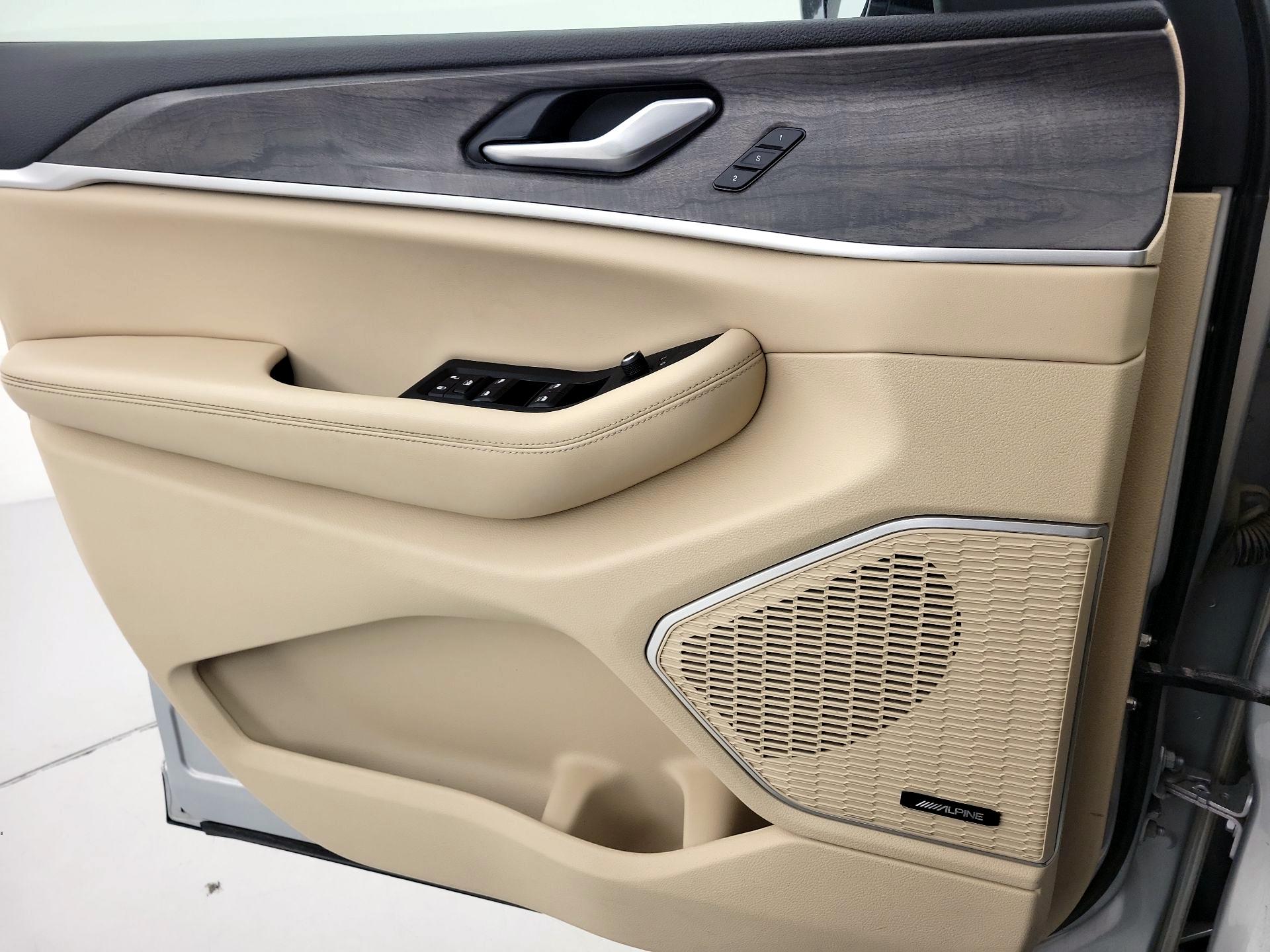 Thumbnail: 2023 Jeep Grand Cherokee - 12