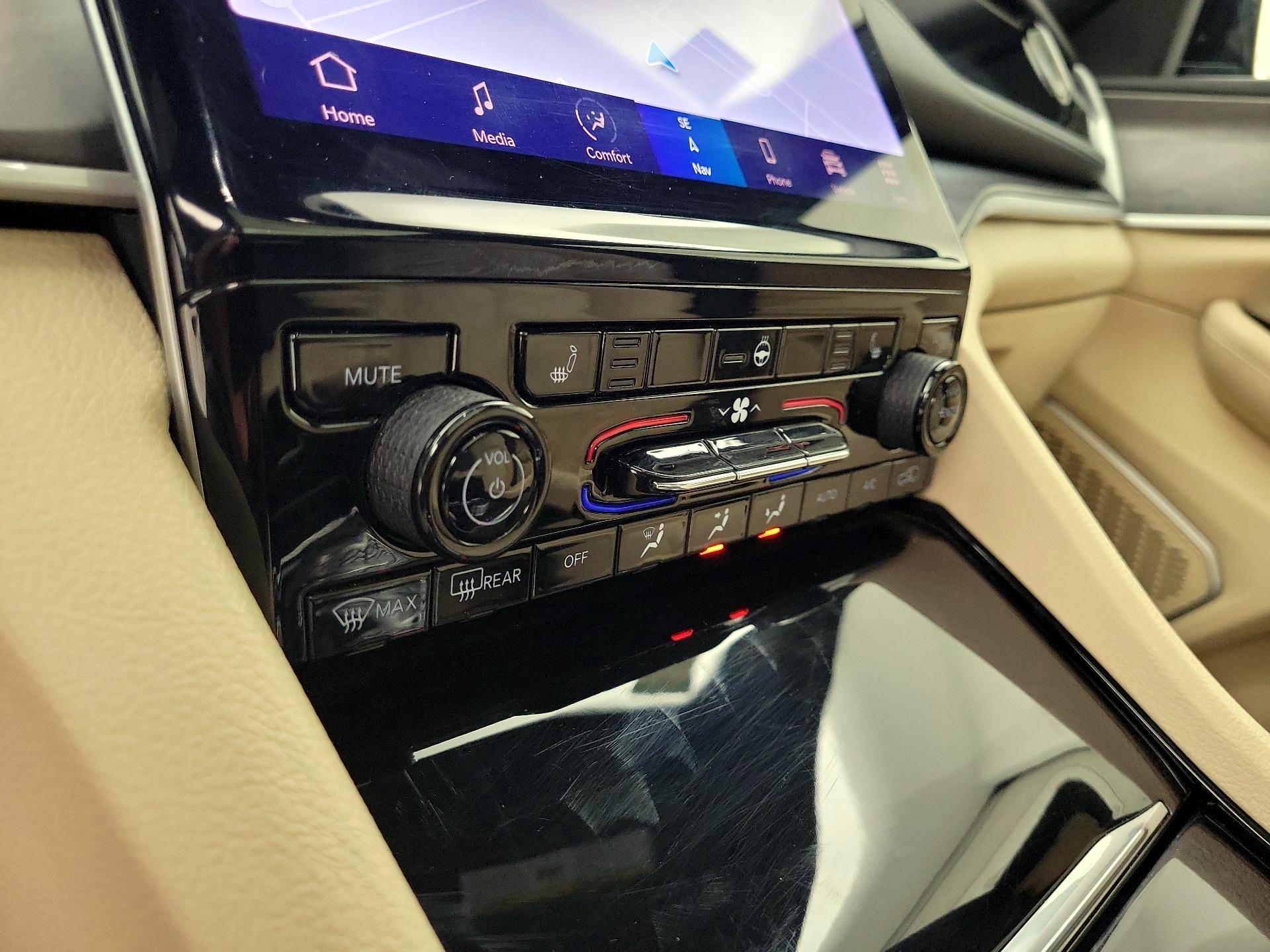 Thumbnail: 2023 Jeep Grand Cherokee - 17