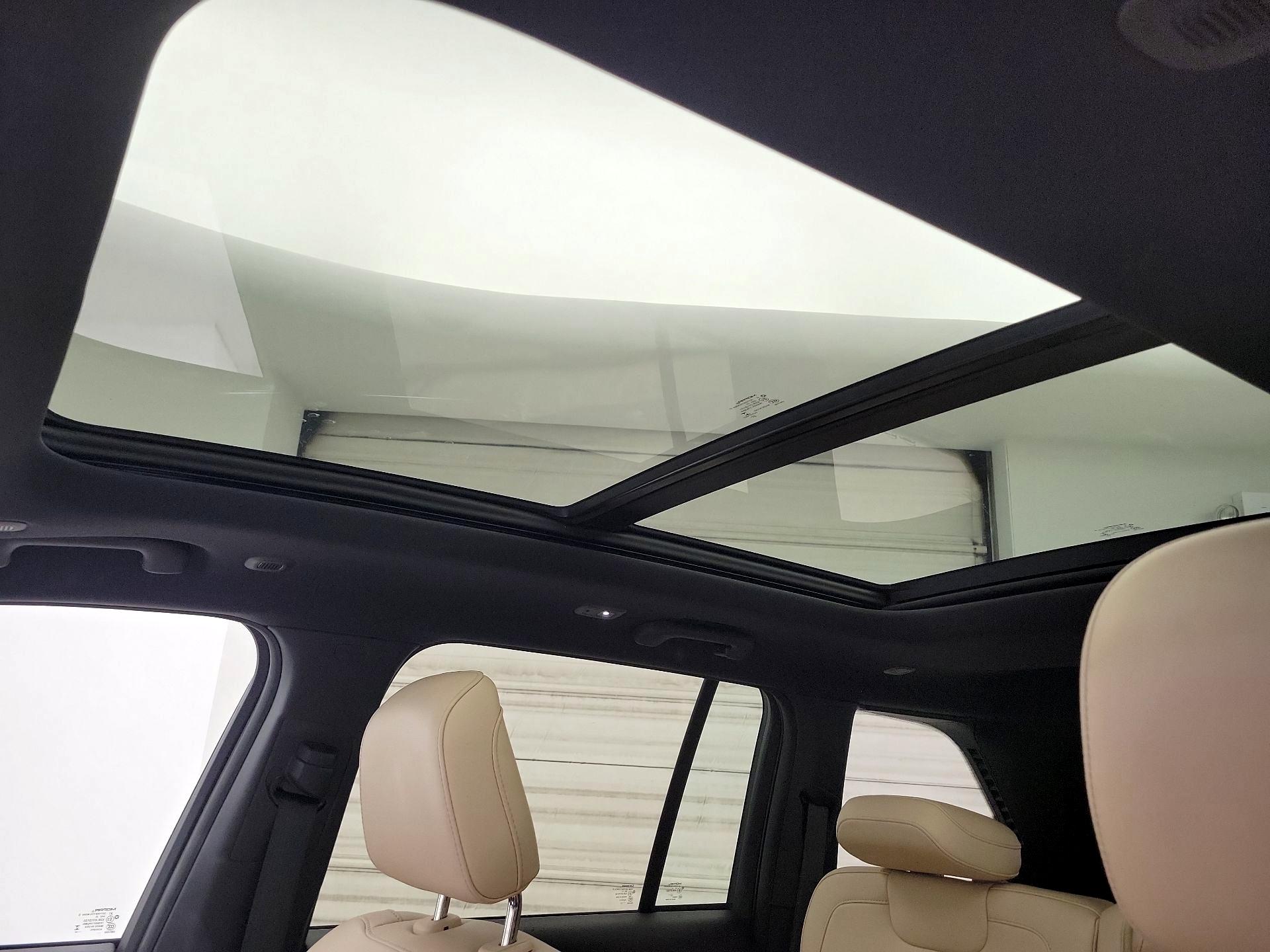 Thumbnail: 2023 Jeep Grand Cherokee - 20