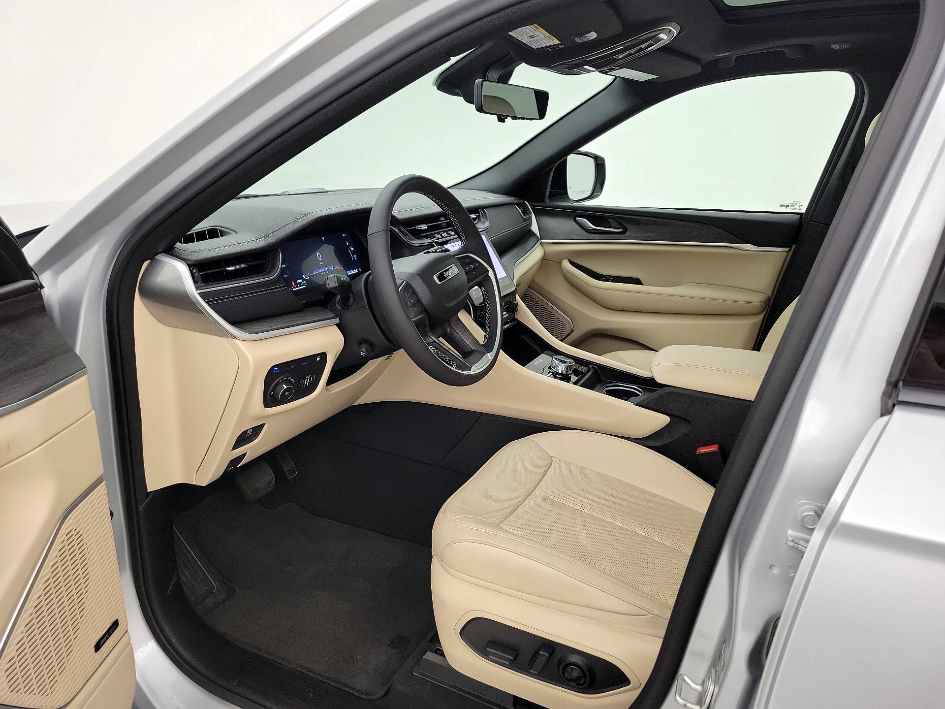 Thumbnail: 2024 Jeep Grand Cherokee - 11