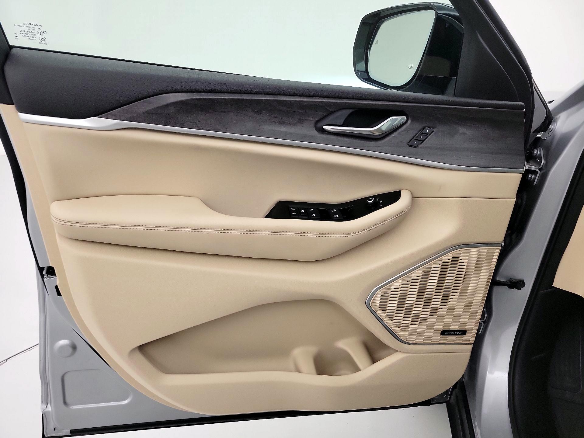 Thumbnail: 2024 Jeep Grand Cherokee - 12