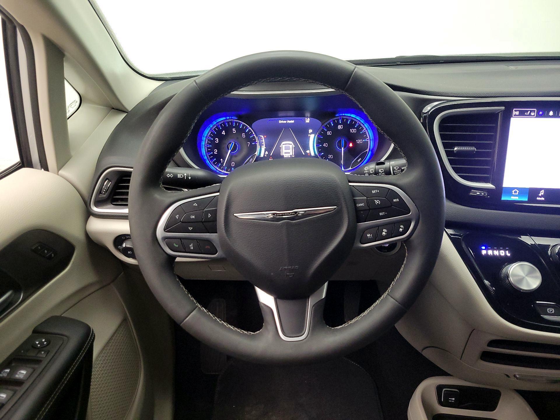 Thumbnail: 2024 Chrysler Pacifica - 10